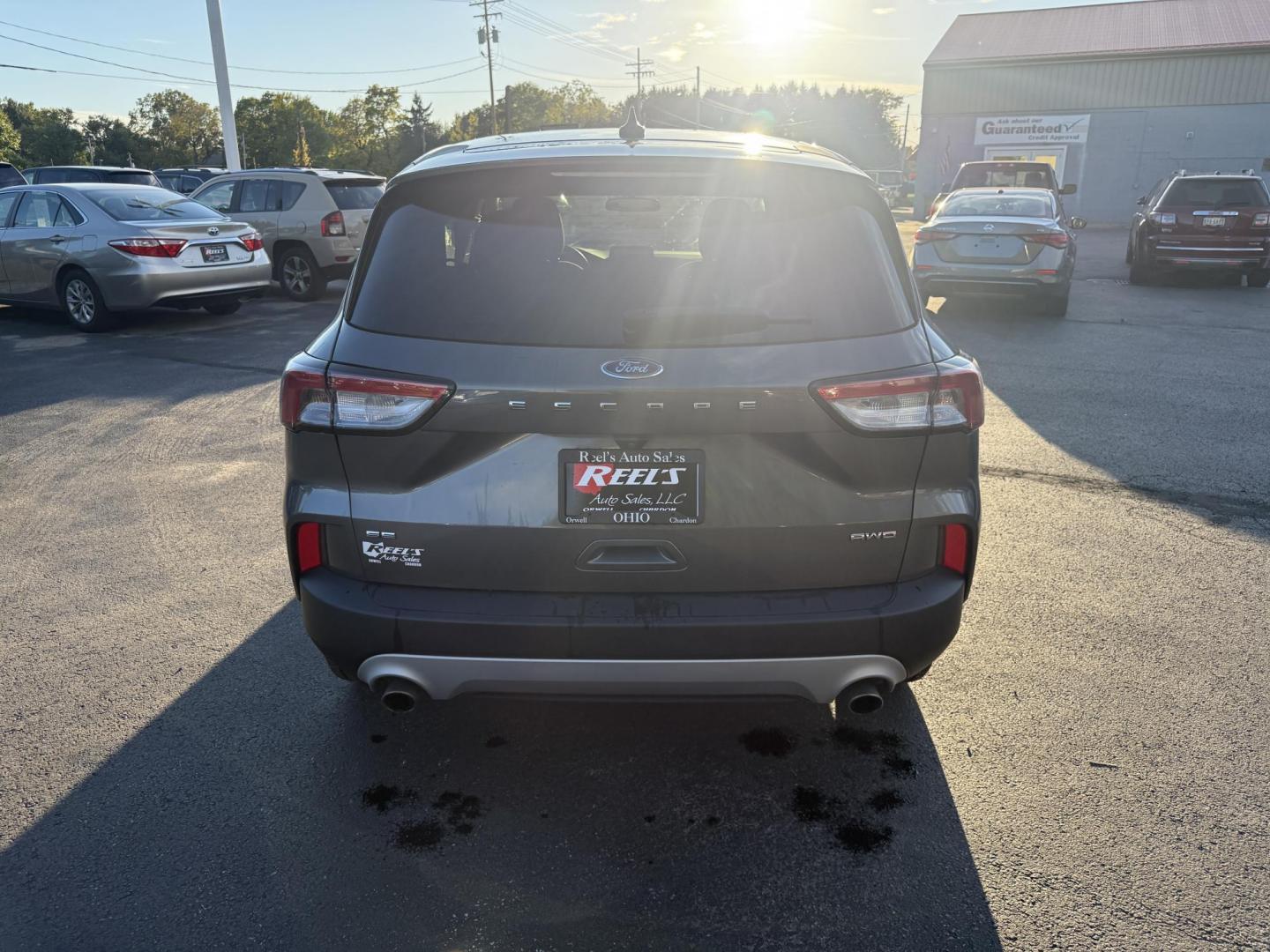 2022 Gray /Gray Ford Escape SE AWD (1FMCU9G6XNU) with an 1.5L I3 DOHC 16V TURBO engine, 8-Speed Automatic transmission, located at 547 E. Main St., Orwell, OH, 44076, (440) 437-5893, 41.535435, -80.847855 - Experience modern versatility and comfort with this 2022 Ford Escape SE 4WD. Powered by an efficient turbocharged EcoBoost engine and 8-speed automatic transmission, this SUV offers impressive fuel economy—up to 31 MPG on the highway. The well-equipped interior features heated front seats, a heate - Photo#8