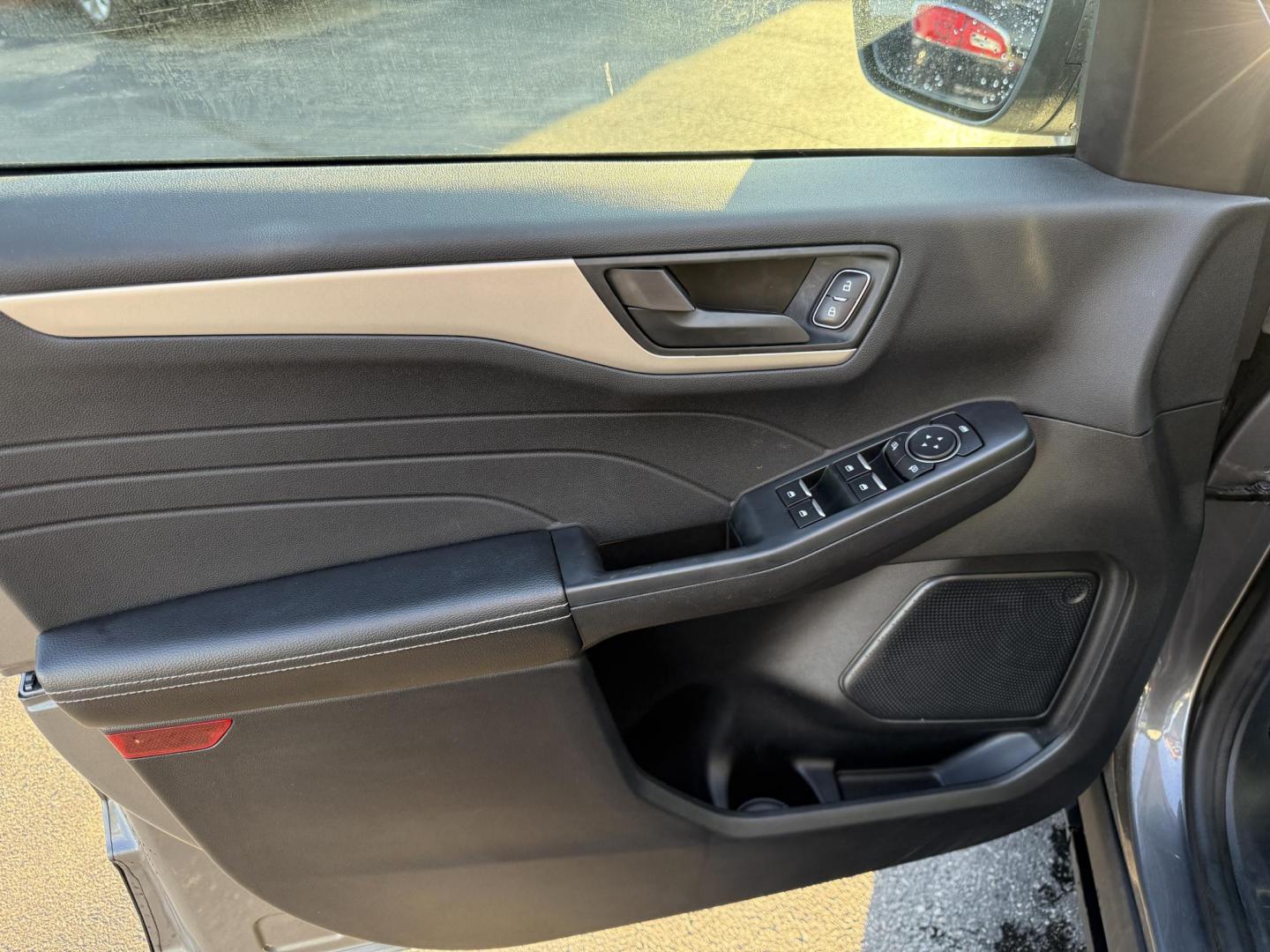 2022 Gray /Gray Ford Escape SE AWD (1FMCU9G6XNU) with an 1.5L I3 DOHC 16V TURBO engine, 8-Speed Automatic transmission, located at 547 E. Main St., Orwell, OH, 44076, (440) 437-5893, 41.535435, -80.847855 - Experience modern versatility and comfort with this 2022 Ford Escape SE 4WD. Powered by an efficient turbocharged EcoBoost engine and 8-speed automatic transmission, this SUV offers impressive fuel economy—up to 31 MPG on the highway. The well-equipped interior features heated front seats, a heate - Photo#16