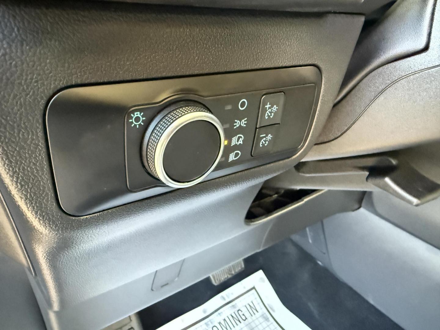 2022 Gray /Gray Ford Escape SE AWD (1FMCU9G6XNU) with an 1.5L I3 DOHC 16V TURBO engine, 8-Speed Automatic transmission, located at 547 E. Main St., Orwell, OH, 44076, (440) 437-5893, 41.535435, -80.847855 - Experience modern versatility and comfort with this 2022 Ford Escape SE 4WD. Powered by an efficient turbocharged EcoBoost engine and 8-speed automatic transmission, this SUV offers impressive fuel economy—up to 31 MPG on the highway. The well-equipped interior features heated front seats, a heate - Photo#20
