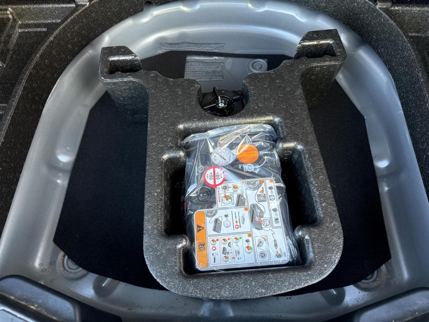 2022 Gray /Gray Ford Escape SE AWD (1FMCU9G6XNU) with an 1.5L I3 DOHC 16V TURBO engine, 8-Speed Automatic transmission, located at 547 E. Main St., Orwell, OH, 44076, (440) 437-5893, 41.535435, -80.847855 - Experience modern versatility and comfort with this 2022 Ford Escape SE 4WD. Powered by an efficient turbocharged EcoBoost engine and 8-speed automatic transmission, this SUV offers impressive fuel economy—up to 31 MPG on the highway. The well-equipped interior features heated front seats, a heate - Photo#39