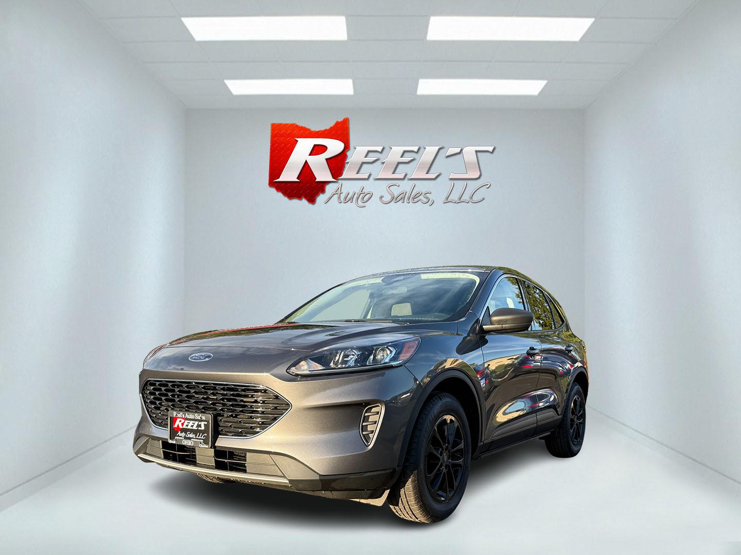 2022 Gray /Gray Ford Escape SE AWD (1FMCU9G6XNU) with an 1.5L I3 DOHC 16V TURBO engine, Automatic transmission, located at 547 E. Main St., Orwell, OH, 44076, (440) 437-5893, 41.535435, -80.847855 - Experience modern versatility and comfort with this 2022 Ford Escape SE 4WD. Powered by an efficient turbocharged EcoBoost engine and 8-speed automatic transmission, this SUV offers impressive fuel economy—up to 31 MPG on the highway. The well-equipped interior features heated front seats, a heate - Photo#0