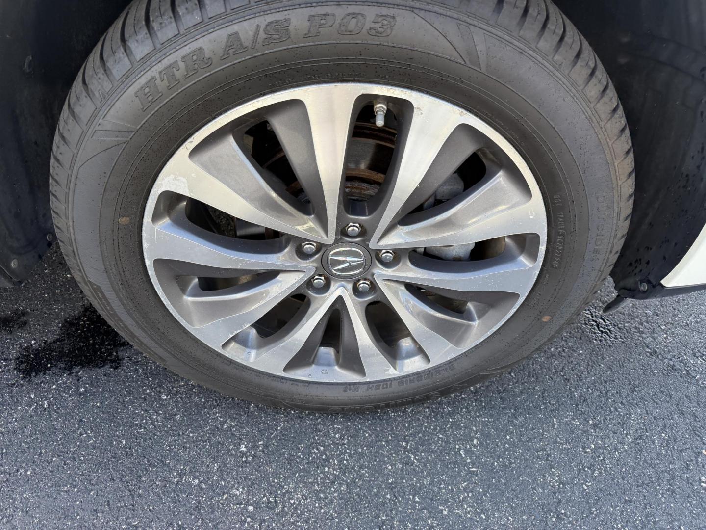 2016 White /Gray Acura MDX SH-AWD 9-Spd AT w/Tech Package (5FRYD4H47GB) with an 3.5L V6 SOHC 24V engine, 9-Speed Automatic transmission, located at 11115 Chardon Rd. , Chardon, OH, 44024, (440) 214-9705, 41.580246, -81.241943 - Step into luxury and versatility with this 2016 Acura MDX equipped with the Technology Package. Powered by a refined 3.5L V6 engine and smooth 9-speed automatic transmission, this SUV offers a sophisticated leather interior with power front seats, heated front seats, and tri-zone automatic climate c - Photo#4