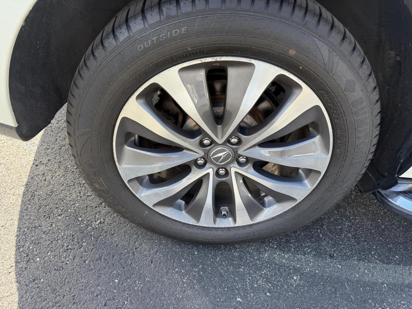 2016 White /Gray Acura MDX SH-AWD 9-Spd AT w/Tech Package (5FRYD4H47GB) with an 3.5L V6 SOHC 24V engine, 9-Speed Automatic transmission, located at 11115 Chardon Rd. , Chardon, OH, 44024, (440) 214-9705, 41.580246, -81.241943 - Step into luxury and versatility with this 2016 Acura MDX equipped with the Technology Package. Powered by a refined 3.5L V6 engine and smooth 9-speed automatic transmission, this SUV offers a sophisticated leather interior with power front seats, heated front seats, and tri-zone automatic climate c - Photo#6