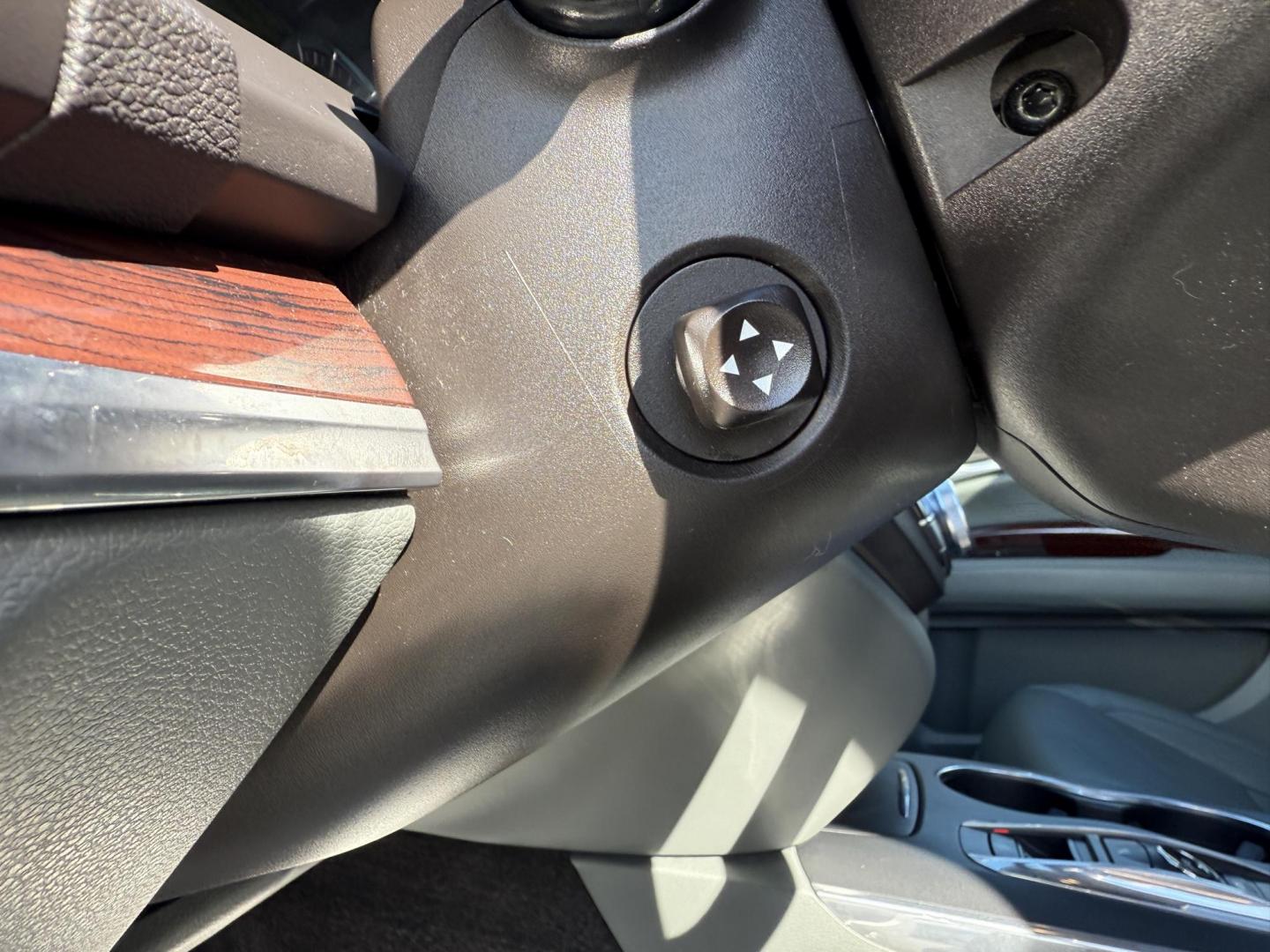 2016 White /Gray Acura MDX SH-AWD 9-Spd AT w/Tech Package (5FRYD4H47GB) with an 3.5L V6 SOHC 24V engine, 9-Speed Automatic transmission, located at 11115 Chardon Rd. , Chardon, OH, 44024, (440) 214-9705, 41.580246, -81.241943 - Step into luxury and versatility with this 2016 Acura MDX equipped with the Technology Package. Powered by a refined 3.5L V6 engine and smooth 9-speed automatic transmission, this SUV offers a sophisticated leather interior with power front seats, heated front seats, and tri-zone automatic climate c - Photo#24