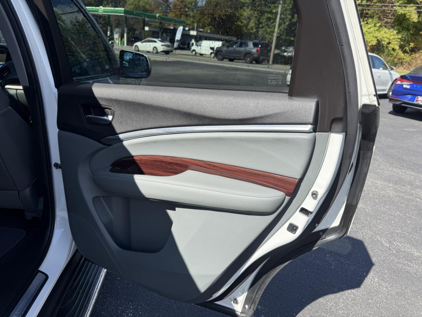 2016 White /Gray Acura MDX SH-AWD 9-Spd AT w/Tech Package (5FRYD4H47GB) with an 3.5L V6 SOHC 24V engine, 9-Speed Automatic transmission, located at 11115 Chardon Rd. , Chardon, OH, 44024, (440) 214-9705, 41.580246, -81.241943 - Step into luxury and versatility with this 2016 Acura MDX equipped with the Technology Package. Powered by a refined 3.5L V6 engine and smooth 9-speed automatic transmission, this SUV offers a sophisticated leather interior with power front seats, heated front seats, and tri-zone automatic climate c - Photo#45