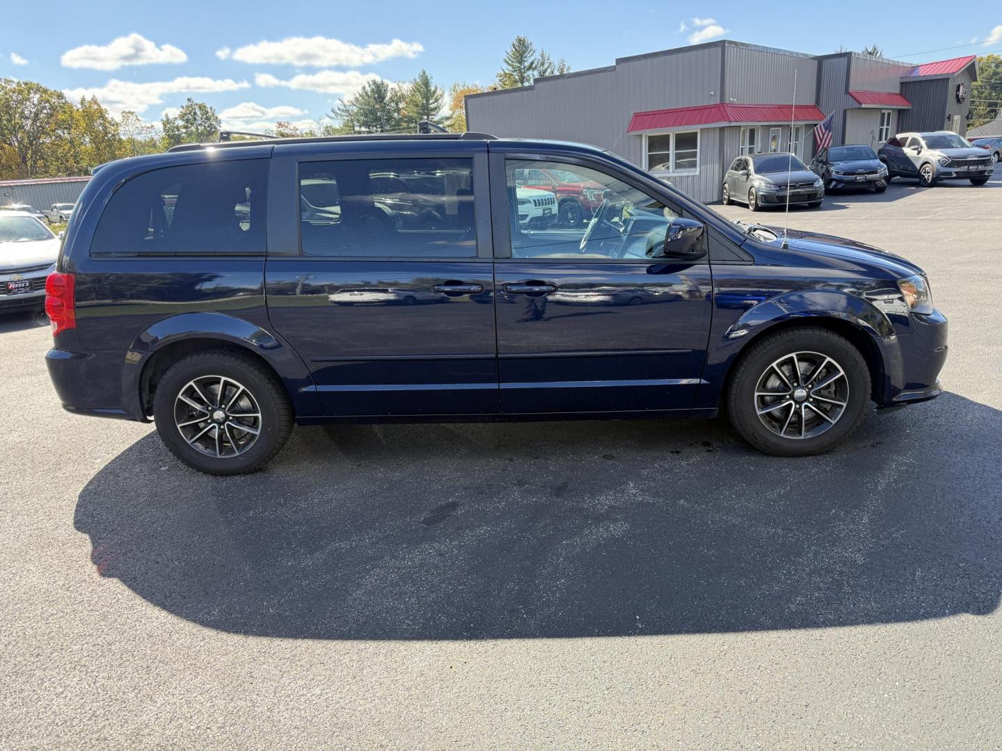 2017 Blue /Black Dodge Grand Caravan GT (2C4RDGEG0HR) with an 3.6L V6 DOHC 24V engine, 6A transmission, located at 547 E. Main St., Orwell, OH, 44076, (440) 437-5893, 41.535435, -80.847855 - Enjoy comfort, convenience, and versatility with this 2017 Dodge Grand Caravan GT. Powered by a reliable 3.6L Pentastar V6 engine and 6-speed automatic transmission, this minivan offers smooth performance and flex fuel capability for added efficiency. The stylish leather interior features power fron - Photo#6