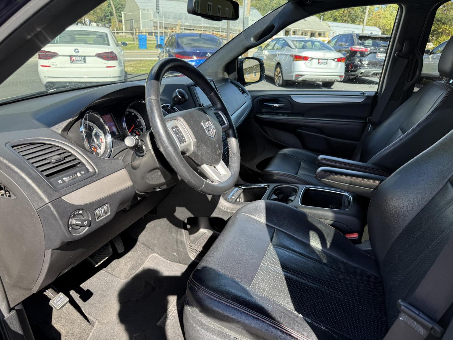 2017 Blue /Black Dodge Grand Caravan GT (2C4RDGEG0HR) with an 3.6L V6 DOHC 24V engine, 6A transmission, located at 547 E. Main St., Orwell, OH, 44076, (440) 437-5893, 41.535435, -80.847855 - Enjoy comfort, convenience, and versatility with this 2017 Dodge Grand Caravan GT. Powered by a reliable 3.6L Pentastar V6 engine and 6-speed automatic transmission, this minivan offers smooth performance and flex fuel capability for added efficiency. The stylish leather interior features power fron - Photo#16