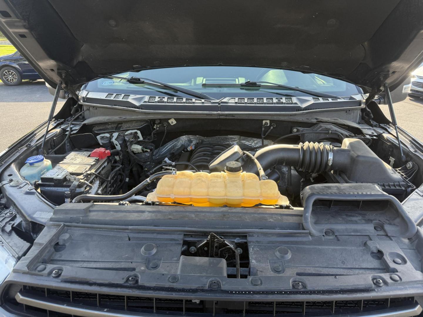 2018 Black /Black Ford F-150 XLT SuperCrew 6.5-ft. Bed 4WD (1FTFW1E58JK) with an 5.0L V8 OHV 16V engine, 10 Speed Auto transmission, located at 11115 Chardon Rd. , Chardon, OH, 44024, (440) 214-9705, 41.580246, -81.241943 - Take on any job or adventure with this 2018 Ford F-150 XLT 4WD Crew Cab, featuring a powerful 5.0L Coyote V8 engine and 10-speed automatic transmission. Equipped with the FX4 Off-Road Package, 3.73 gearing, locking rear differential, and a 36-gallon extended range fuel tank, this truck is built for - Photo#15