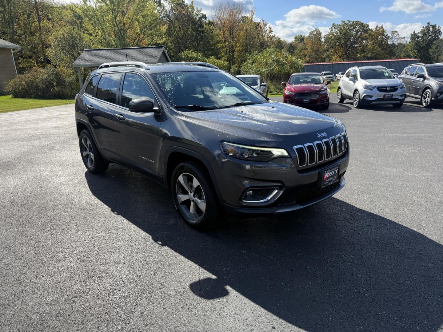 2019 Gray /Black Jeep Cherokee Limited 4WD (1C4PJMDX9KD) with an 3.2L V6 DOHC 24V engine, 9A transmission, located at 11115 Chardon Rd. , Chardon, OH, 44024, (440) 214-9705, 41.580246, -81.241943 - Experience refined capability with this 2019 Jeep Cherokee Limited 4WD. Powered by a robust 3.2L V6 engine and smooth 9-speed automatic transmission, this SUV delivers confident performance and up to 27 MPG on the highway. The upscale leather interior features heated front seats, dual-zone automatic - Photo#2