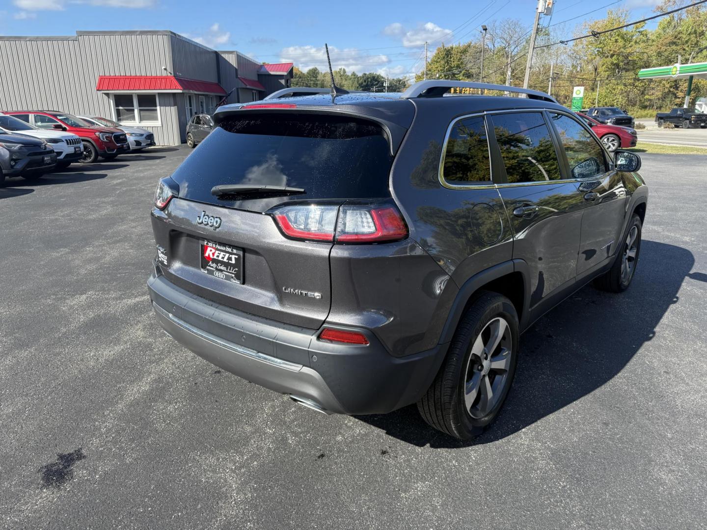 2019 Gray /Black Jeep Cherokee Limited 4WD (1C4PJMDX9KD) with an 3.2L V6 DOHC 24V engine, 9A transmission, located at 11115 Chardon Rd. , Chardon, OH, 44024, (440) 214-9705, 41.580246, -81.241943 - Experience refined capability with this 2019 Jeep Cherokee Limited 4WD. Powered by a robust 3.2L V6 engine and smooth 9-speed automatic transmission, this SUV delivers confident performance and up to 27 MPG on the highway. The upscale leather interior features heated front seats, dual-zone automatic - Photo#8