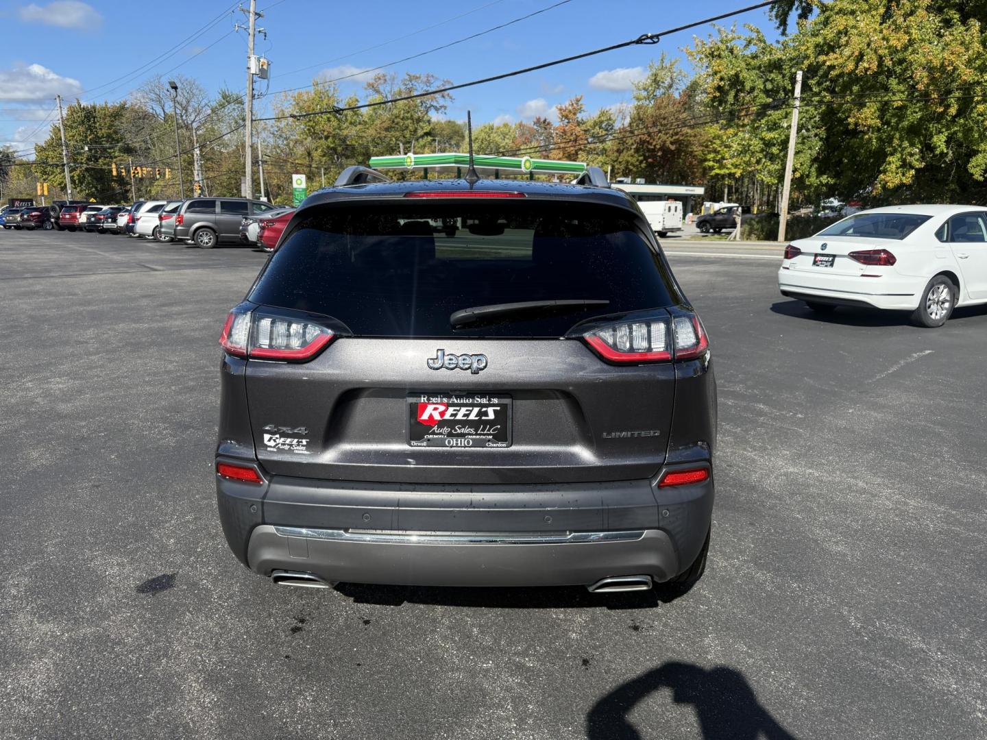 2019 Gray /Black Jeep Cherokee Limited 4WD (1C4PJMDX9KD) with an 3.2L V6 DOHC 24V engine, 9A transmission, located at 11115 Chardon Rd. , Chardon, OH, 44024, (440) 214-9705, 41.580246, -81.241943 - Experience refined capability with this 2019 Jeep Cherokee Limited 4WD. Powered by a robust 3.2L V6 engine and smooth 9-speed automatic transmission, this SUV delivers confident performance and up to 27 MPG on the highway. The upscale leather interior features heated front seats, dual-zone automatic - Photo#9