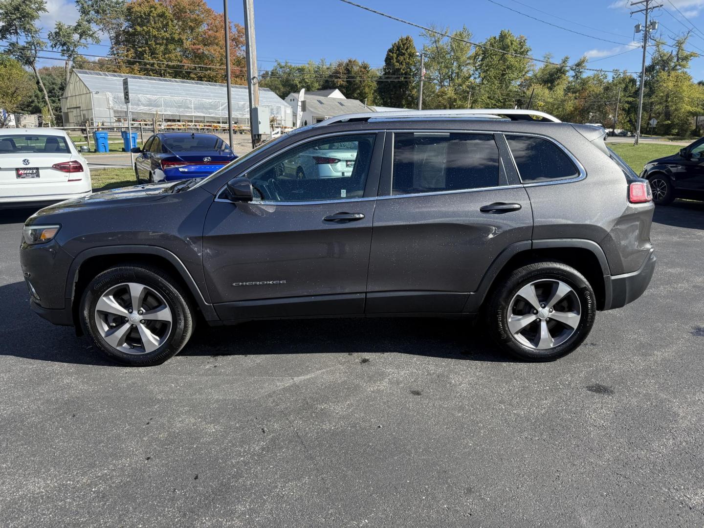 2019 Gray /Black Jeep Cherokee Limited 4WD (1C4PJMDX9KD) with an 3.2L V6 DOHC 24V engine, 9A transmission, located at 11115 Chardon Rd. , Chardon, OH, 44024, (440) 214-9705, 41.580246, -81.241943 - Experience refined capability with this 2019 Jeep Cherokee Limited 4WD. Powered by a robust 3.2L V6 engine and smooth 9-speed automatic transmission, this SUV delivers confident performance and up to 27 MPG on the highway. The upscale leather interior features heated front seats, dual-zone automatic - Photo#13
