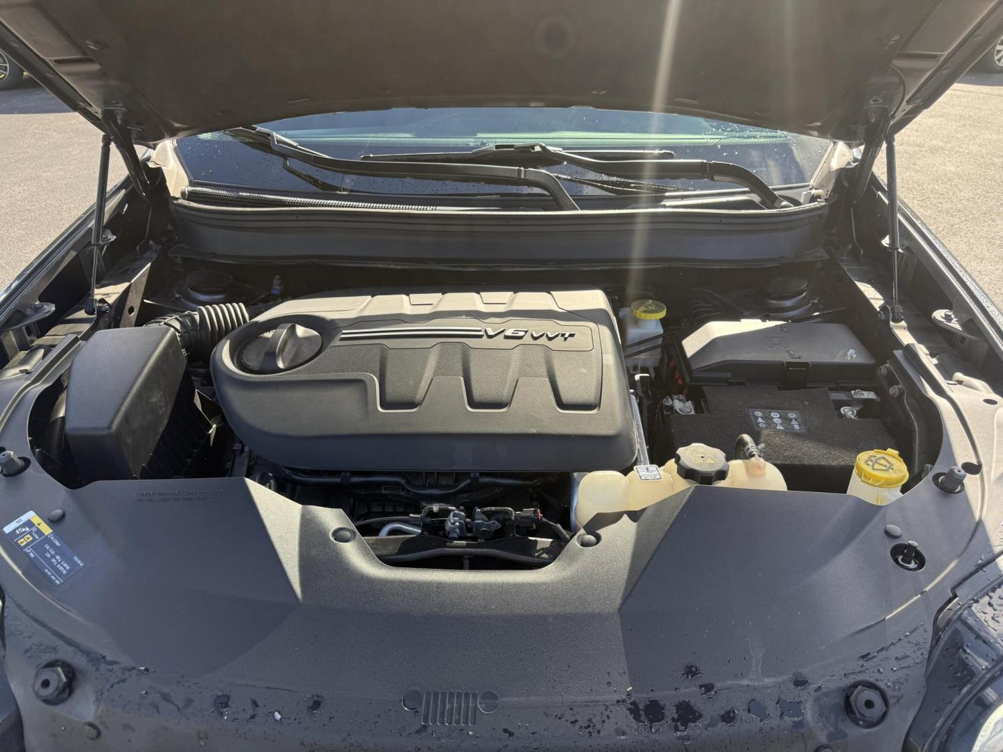 2019 Gray /Black Jeep Cherokee Limited 4WD (1C4PJMDX9KD) with an 3.2L V6 DOHC 24V engine, 9A transmission, located at 11115 Chardon Rd. , Chardon, OH, 44024, (440) 214-9705, 41.580246, -81.241943 - Experience refined capability with this 2019 Jeep Cherokee Limited 4WD. Powered by a robust 3.2L V6 engine and smooth 9-speed automatic transmission, this SUV delivers confident performance and up to 27 MPG on the highway. The upscale leather interior features heated front seats, dual-zone automatic - Photo#15