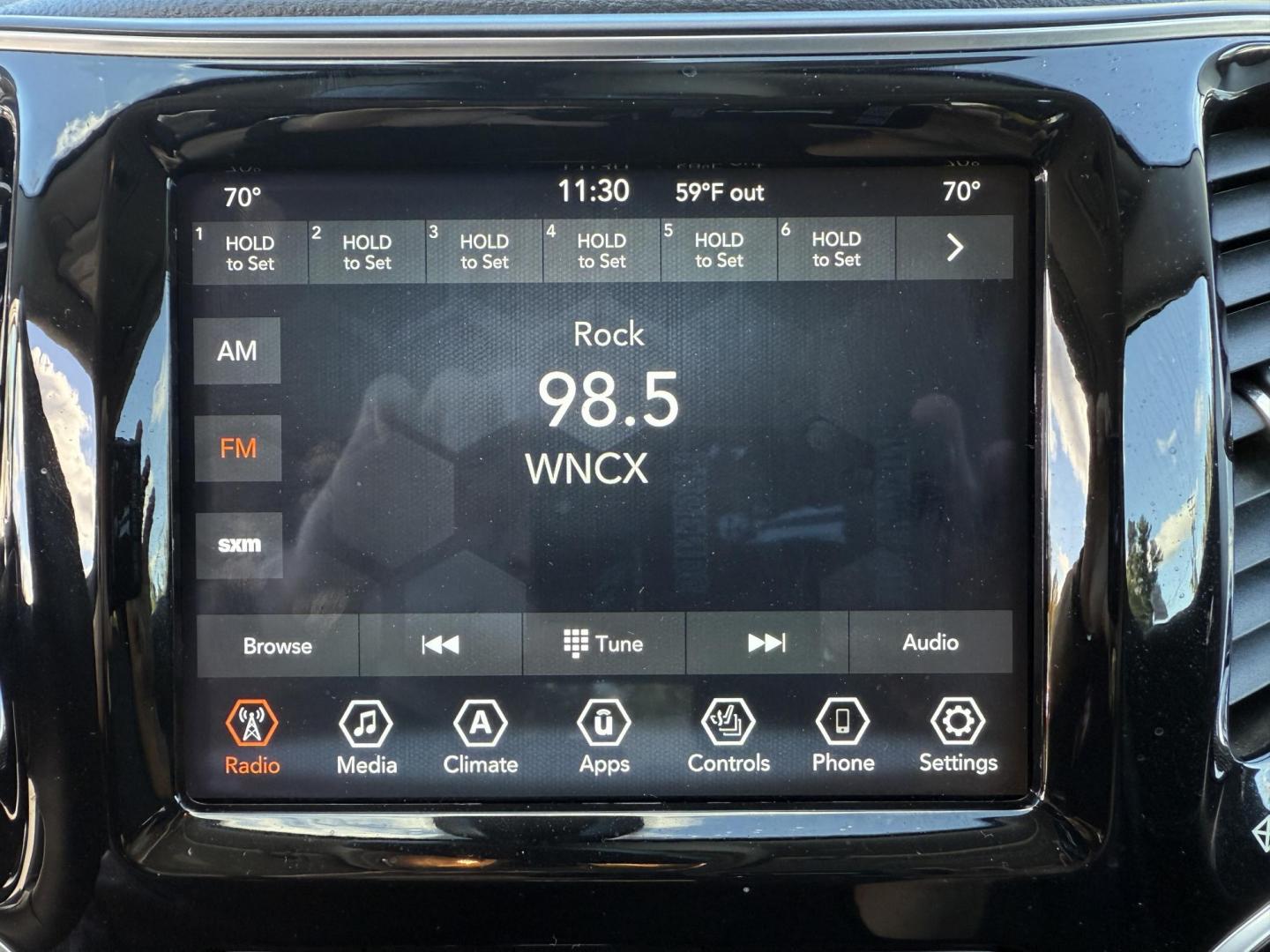 2019 Gray /Black Jeep Cherokee Limited 4WD (1C4PJMDX9KD) with an 3.2L V6 DOHC 24V engine, 9A transmission, located at 11115 Chardon Rd. , Chardon, OH, 44024, (440) 214-9705, 41.580246, -81.241943 - Experience refined capability with this 2019 Jeep Cherokee Limited 4WD. Powered by a robust 3.2L V6 engine and smooth 9-speed automatic transmission, this SUV delivers confident performance and up to 27 MPG on the highway. The upscale leather interior features heated front seats, dual-zone automatic - Photo#26