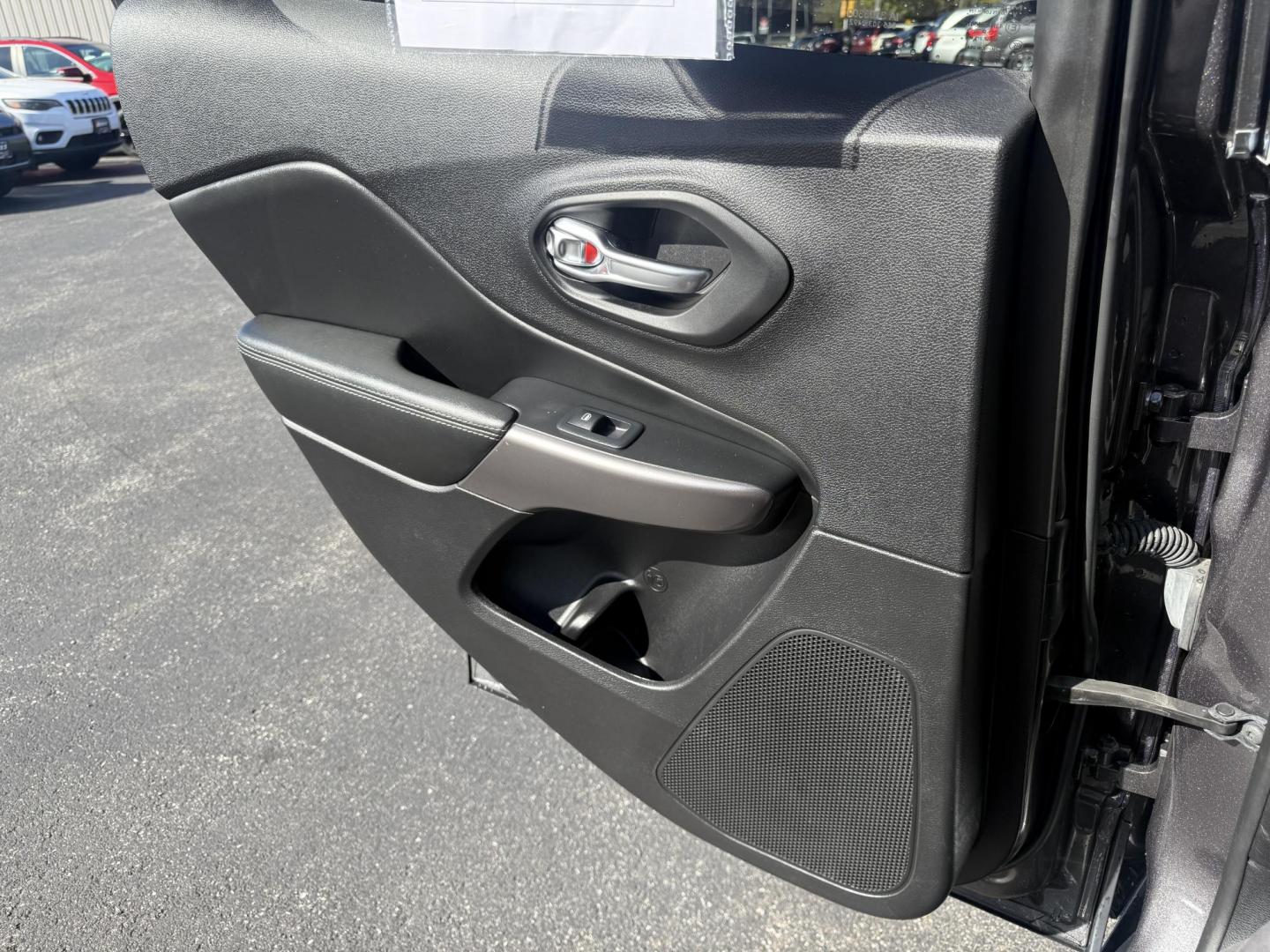 2019 Gray /Black Jeep Cherokee Limited 4WD (1C4PJMDX9KD) with an 3.2L V6 DOHC 24V engine, 9A transmission, located at 11115 Chardon Rd. , Chardon, OH, 44024, (440) 214-9705, 41.580246, -81.241943 - Experience refined capability with this 2019 Jeep Cherokee Limited 4WD. Powered by a robust 3.2L V6 engine and smooth 9-speed automatic transmission, this SUV delivers confident performance and up to 27 MPG on the highway. The upscale leather interior features heated front seats, dual-zone automatic - Photo#39