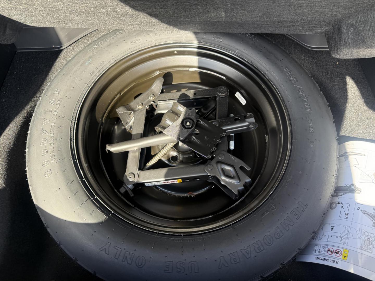 2019 Gray /Black Jeep Cherokee Limited 4WD (1C4PJMDX9KD) with an 3.2L V6 DOHC 24V engine, 9A transmission, located at 11115 Chardon Rd. , Chardon, OH, 44024, (440) 214-9705, 41.580246, -81.241943 - Experience refined capability with this 2019 Jeep Cherokee Limited 4WD. Powered by a robust 3.2L V6 engine and smooth 9-speed automatic transmission, this SUV delivers confident performance and up to 27 MPG on the highway. The upscale leather interior features heated front seats, dual-zone automatic - Photo#45