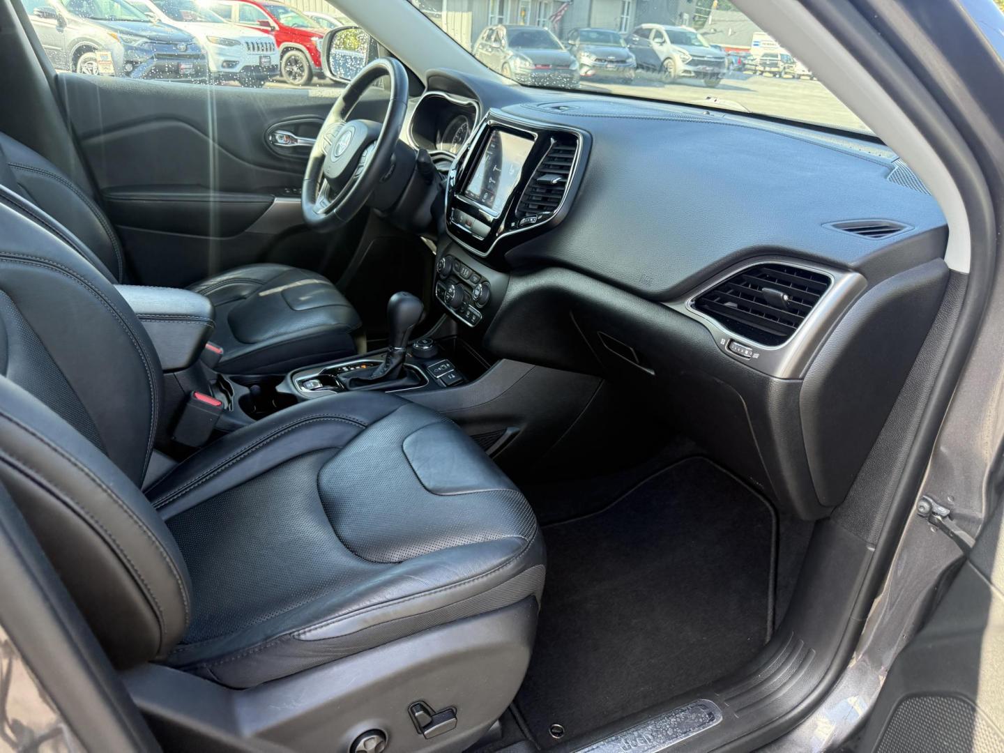 2019 Gray /Black Jeep Cherokee Limited 4WD (1C4PJMDX9KD) with an 3.2L V6 DOHC 24V engine, 9A transmission, located at 11115 Chardon Rd. , Chardon, OH, 44024, (440) 214-9705, 41.580246, -81.241943 - Experience refined capability with this 2019 Jeep Cherokee Limited 4WD. Powered by a robust 3.2L V6 engine and smooth 9-speed automatic transmission, this SUV delivers confident performance and up to 27 MPG on the highway. The upscale leather interior features heated front seats, dual-zone automatic - Photo#49