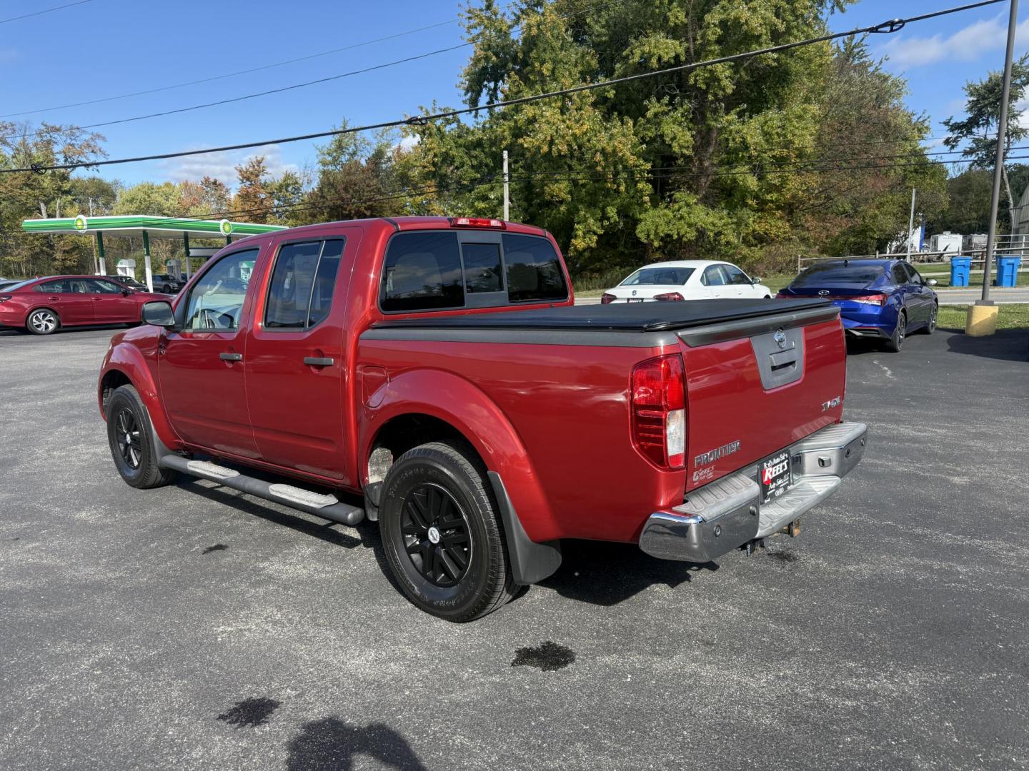 2016 Red /Gray Nissan Frontier SV Crew Cab 5AT 4WD (1N6AD0EV0GN) with an 4.0L V6 DOHC 24V engine, 5A transmission, located at 11115 Chardon Rd. , Chardon, OH, 44024, (440) 214-9705, 41.580246, -81.241943 - Tackle any job or adventure with this 2016 Nissan Frontier SV Crew Cab. Powered by a reliable 4.0L V6 engine and 5-speed automatic transmission, this truck offers a strong 6,300-pound towing capacity and is equipped with a Dana 44 rear axle for added durability. Enjoy added confidence on any terrain - Photo#11