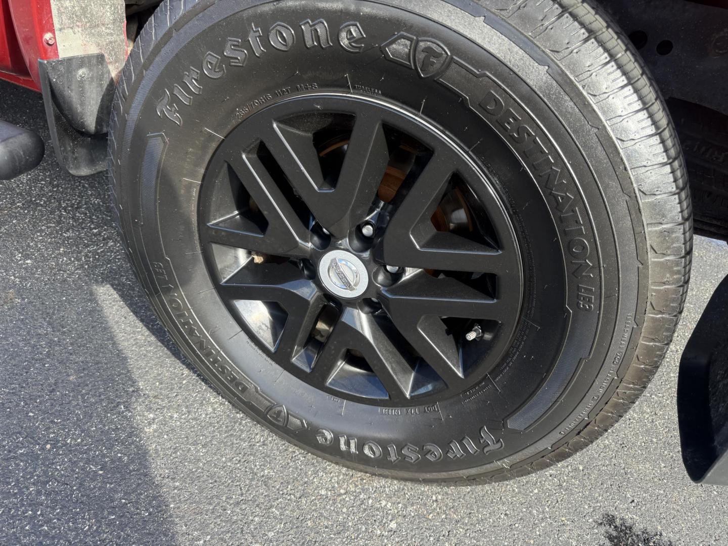 2016 Red /Gray Nissan Frontier SV Crew Cab 5AT 4WD (1N6AD0EV0GN) with an 4.0L V6 DOHC 24V engine, 5A transmission, located at 11115 Chardon Rd. , Chardon, OH, 44024, (440) 214-9705, 41.580246, -81.241943 - Tackle any job or adventure with this 2016 Nissan Frontier SV Crew Cab. Powered by a reliable 4.0L V6 engine and 5-speed automatic transmission, this truck offers a strong 6,300-pound towing capacity and is equipped with a Dana 44 rear axle for added durability. Enjoy added confidence on any terrain - Photo#13