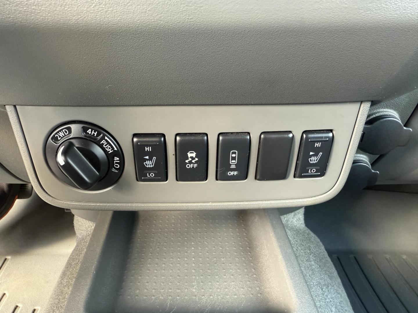 2016 Red /Gray Nissan Frontier SV Crew Cab 5AT 4WD (1N6AD0EV0GN) with an 4.0L V6 DOHC 24V engine, 5A transmission, located at 11115 Chardon Rd. , Chardon, OH, 44024, (440) 214-9705, 41.580246, -81.241943 - Tackle any job or adventure with this 2016 Nissan Frontier SV Crew Cab. Powered by a reliable 4.0L V6 engine and 5-speed automatic transmission, this truck offers a strong 6,300-pound towing capacity and is equipped with a Dana 44 rear axle for added durability. Enjoy added confidence on any terrain - Photo#32