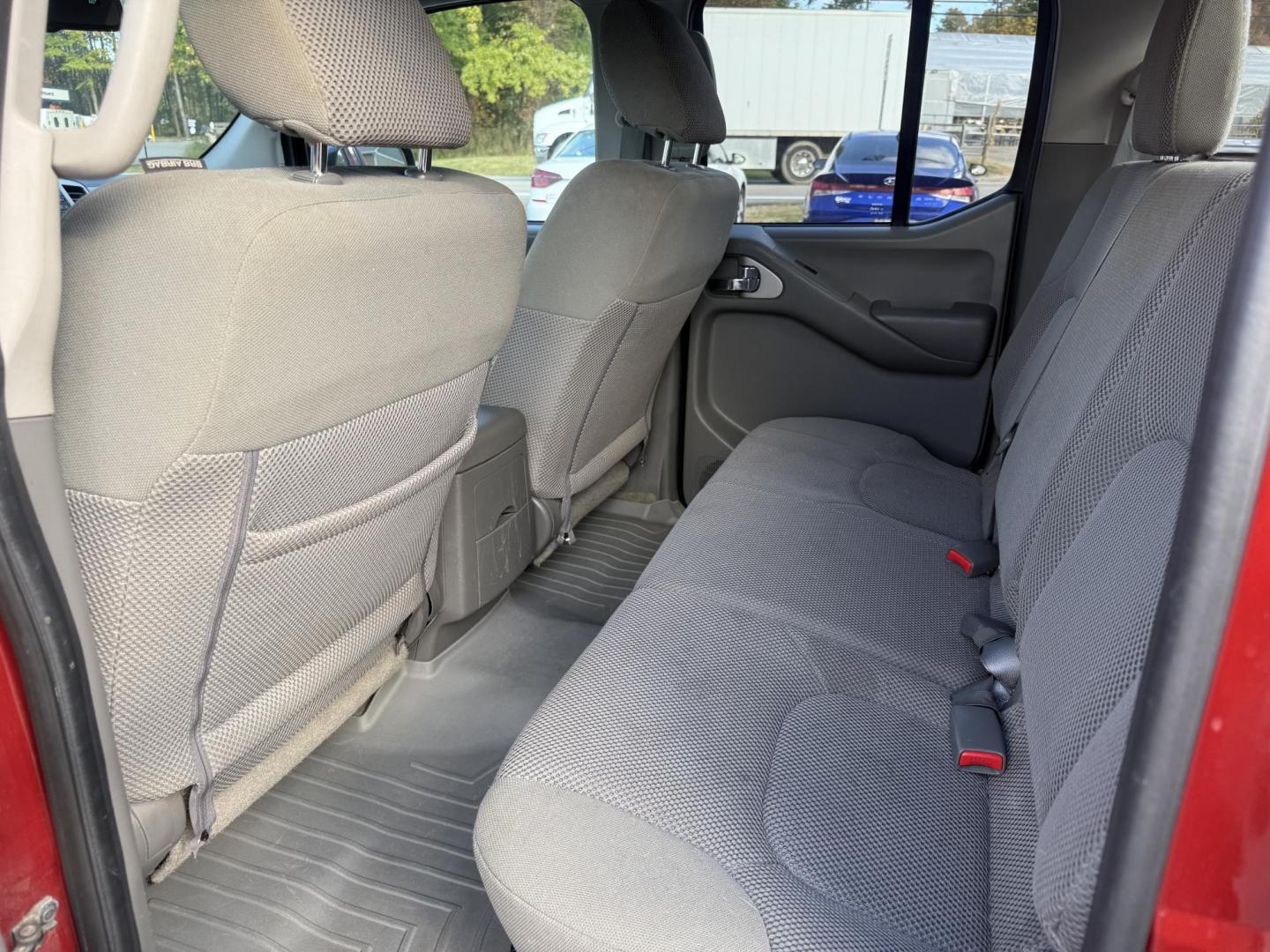 2016 Red /Gray Nissan Frontier SV Crew Cab 5AT 4WD (1N6AD0EV0GN) with an 4.0L V6 DOHC 24V engine, 5A transmission, located at 11115 Chardon Rd. , Chardon, OH, 44024, (440) 214-9705, 41.580246, -81.241943 - Tackle any job or adventure with this 2016 Nissan Frontier SV Crew Cab. Powered by a reliable 4.0L V6 engine and 5-speed automatic transmission, this truck offers a strong 6,300-pound towing capacity and is equipped with a Dana 44 rear axle for added durability. Enjoy added confidence on any terrain - Photo#37