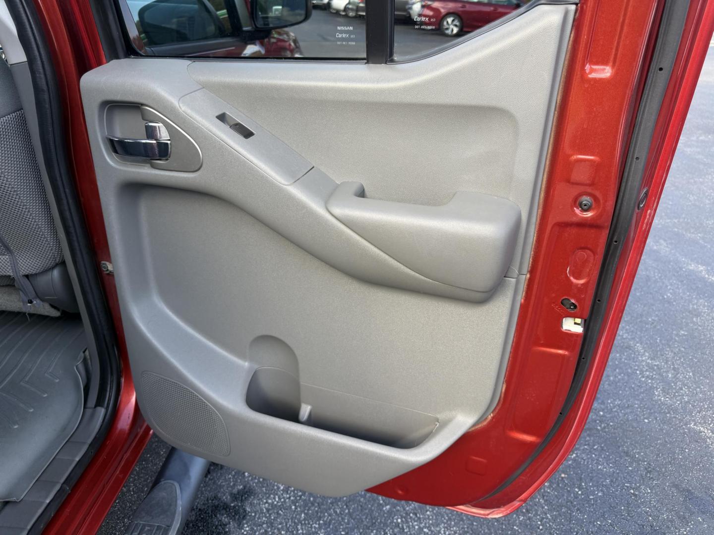 2016 Red /Gray Nissan Frontier SV Crew Cab 5AT 4WD (1N6AD0EV0GN) with an 4.0L V6 DOHC 24V engine, 5A transmission, located at 11115 Chardon Rd. , Chardon, OH, 44024, (440) 214-9705, 41.580246, -81.241943 - Tackle any job or adventure with this 2016 Nissan Frontier SV Crew Cab. Powered by a reliable 4.0L V6 engine and 5-speed automatic transmission, this truck offers a strong 6,300-pound towing capacity and is equipped with a Dana 44 rear axle for added durability. Enjoy added confidence on any terrain - Photo#41