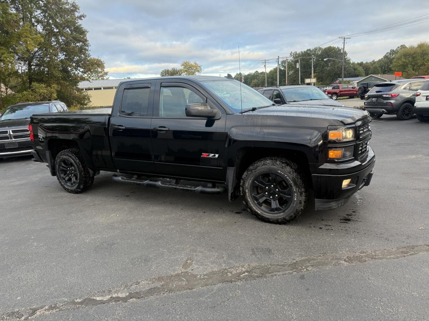 2015 Black /Black Chevrolet Silverado 1500 LT Z71 Double Cab 4WD (1GCVKREC5FZ) with an 5.3L V8 OHV 16V engine, 6-Speed Automatic transmission, located at 547 E. Main St., Orwell, OH, 44076, (440) 437-5893, 41.535435, -80.847855 - Tackle any road or job with this 2015 Chevrolet Silverado 1500 LT Z71 Double Cab 4WD. Powered by a capable 5.3L EcoTec3 V8 engine paired with a 6-speed automatic transmission and 3.42 gearing, this truck offers a robust 9,200-pound towing capacity. The Z71 Off Road Package and G80 locking rear diffe - Photo#4