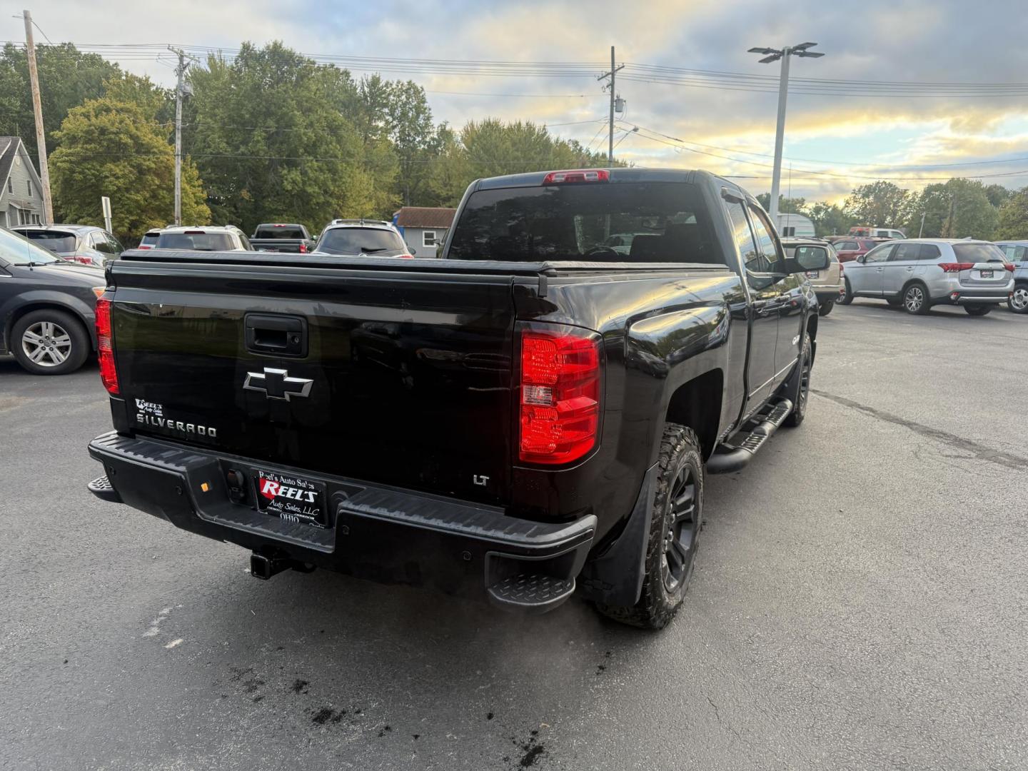 2015 Black /Black Chevrolet Silverado 1500 LT Z71 Double Cab 4WD (1GCVKREC5FZ) with an 5.3L V8 OHV 16V engine, 6-Speed Automatic transmission, located at 547 E. Main St., Orwell, OH, 44076, (440) 437-5893, 41.535435, -80.847855 - Tackle any road or job with this 2015 Chevrolet Silverado 1500 LT Z71 Double Cab 4WD. Powered by a capable 5.3L EcoTec3 V8 engine paired with a 6-speed automatic transmission and 3.42 gearing, this truck offers a robust 9,200-pound towing capacity. The Z71 Off Road Package and G80 locking rear diffe - Photo#9