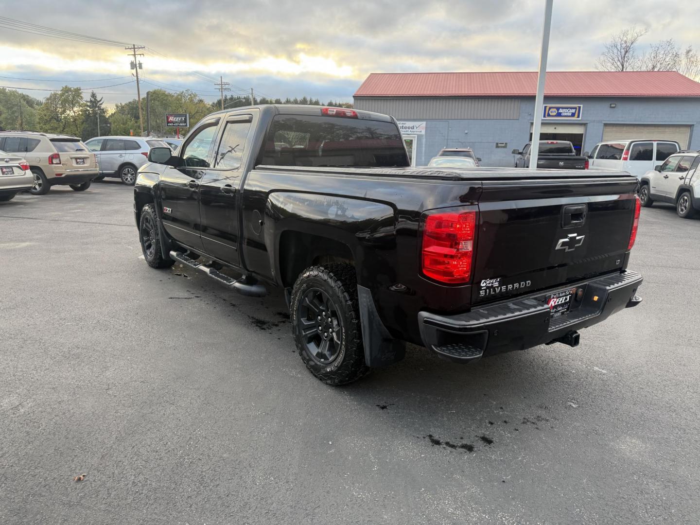2015 Black /Black Chevrolet Silverado 1500 LT Z71 Double Cab 4WD (1GCVKREC5FZ) with an 5.3L V8 OHV 16V engine, 6-Speed Automatic transmission, located at 547 E. Main St., Orwell, OH, 44076, (440) 437-5893, 41.535435, -80.847855 - Tackle any road or job with this 2015 Chevrolet Silverado 1500 LT Z71 Double Cab 4WD. Powered by a capable 5.3L EcoTec3 V8 engine paired with a 6-speed automatic transmission and 3.42 gearing, this truck offers a robust 9,200-pound towing capacity. The Z71 Off Road Package and G80 locking rear diffe - Photo#13