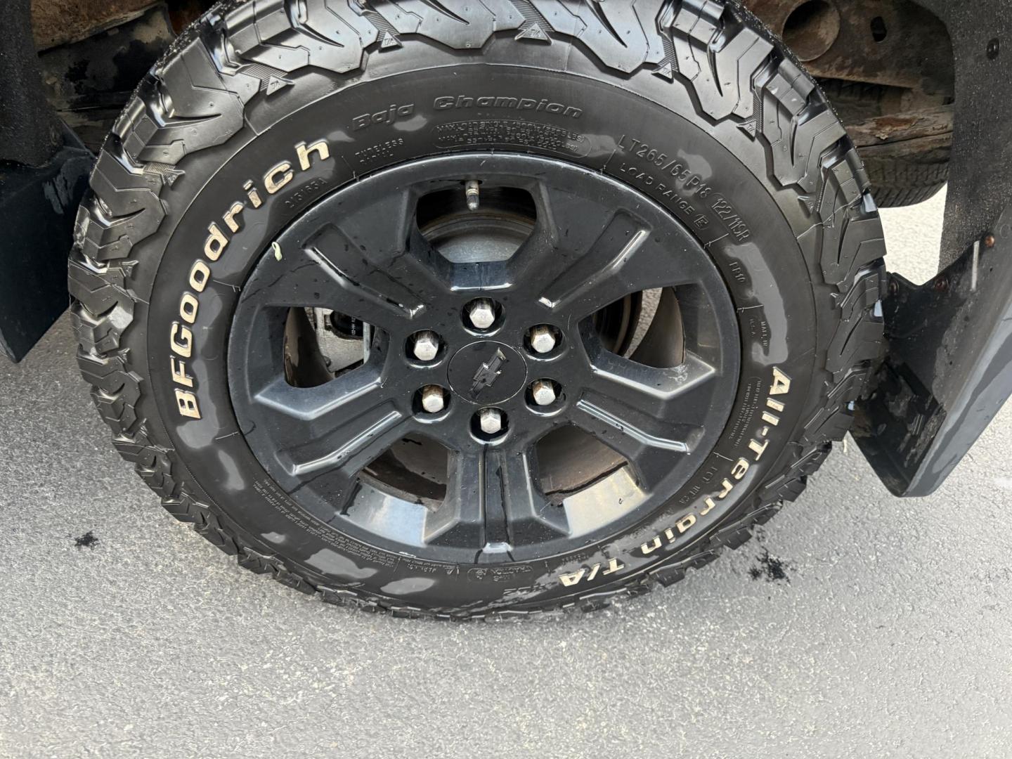 2015 Black /Black Chevrolet Silverado 1500 LT Z71 Double Cab 4WD (1GCVKREC5FZ) with an 5.3L V8 OHV 16V engine, 6-Speed Automatic transmission, located at 547 E. Main St., Orwell, OH, 44076, (440) 437-5893, 41.535435, -80.847855 - Tackle any road or job with this 2015 Chevrolet Silverado 1500 LT Z71 Double Cab 4WD. Powered by a capable 5.3L EcoTec3 V8 engine paired with a 6-speed automatic transmission and 3.42 gearing, this truck offers a robust 9,200-pound towing capacity. The Z71 Off Road Package and G80 locking rear diffe - Photo#15