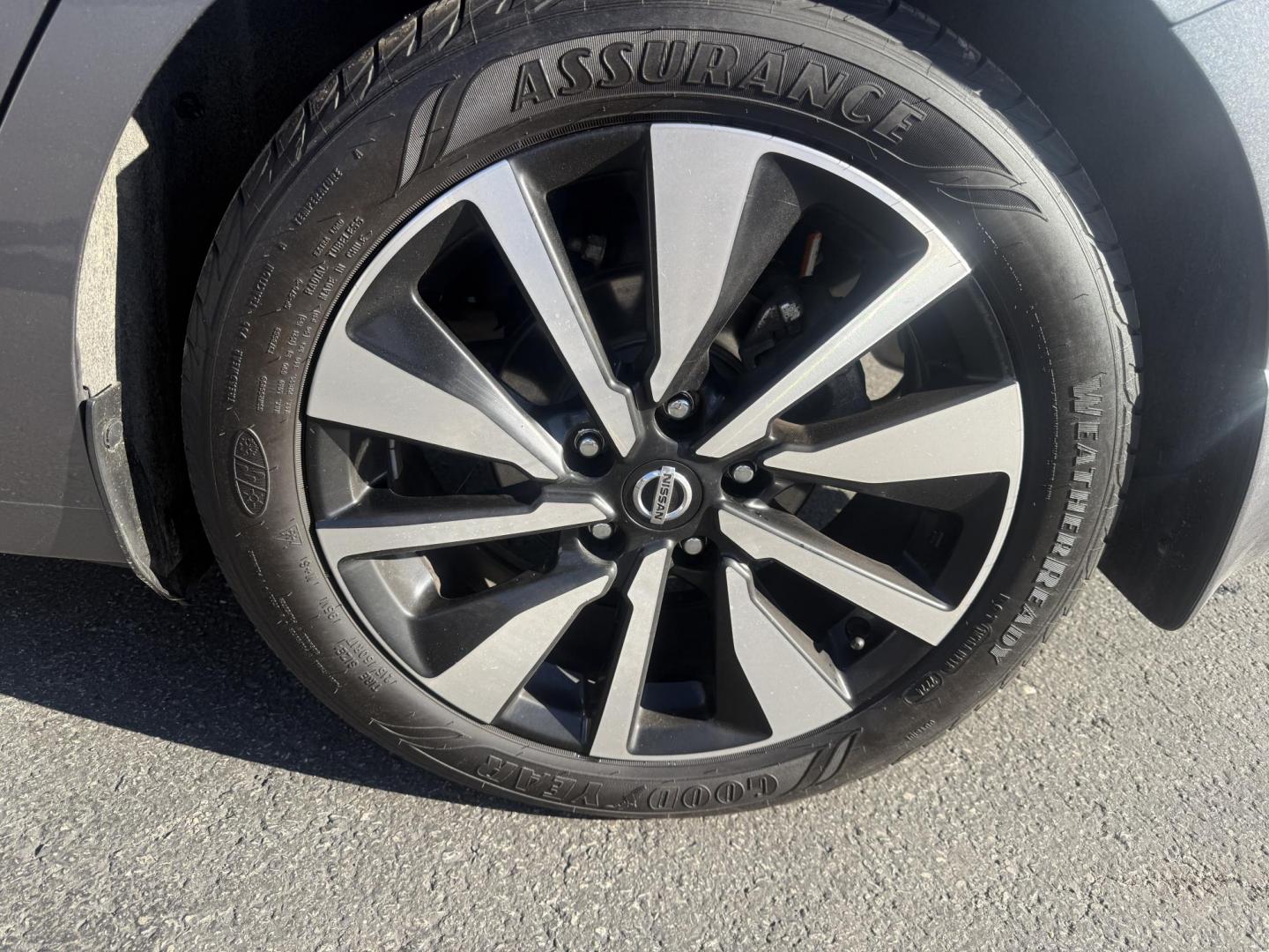 2022 Gray /Brown Nissan Sentra SV (3N1AB8CV3NY) with an 1.8L I4 SFI DOHC 16V engine, Automatic transmission, located at 547 E. Main St., Orwell, OH, 44076, (440) 437-5893, 41.535435, -80.847855 - Upgrade your daily drive with this 2022 Nissan Sentra SV, featuring the desirable SV Premium Package. Enjoy impressive efficiency with a 2.0L I4 engine delivering up to 39 MPG on the highway and 33 MPG combined. The refined interior boasts leather seating, a power driver’s seat, heated front seats - Photo#11