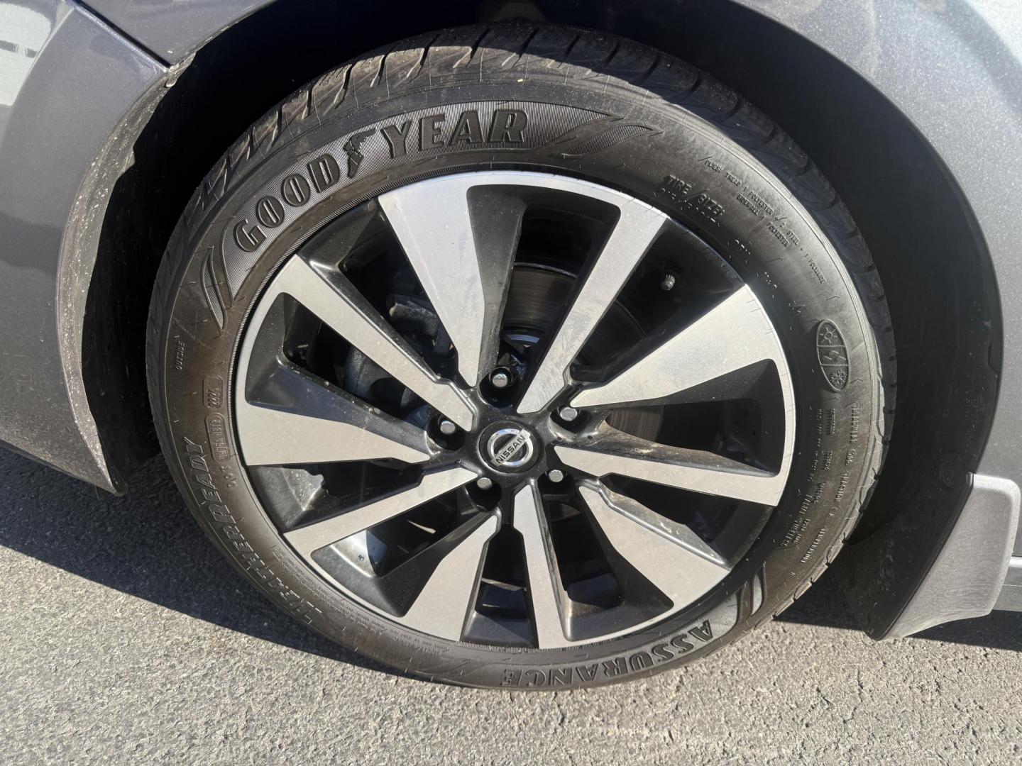 2022 Gray /Brown Nissan Sentra SV (3N1AB8CV3NY) with an 1.8L I4 SFI DOHC 16V engine, Automatic transmission, located at 547 E. Main St., Orwell, OH, 44076, (440) 437-5893, 41.535435, -80.847855 - Upgrade your daily drive with this 2022 Nissan Sentra SV, featuring the desirable SV Premium Package. Enjoy impressive efficiency with a 2.0L I4 engine delivering up to 39 MPG on the highway and 33 MPG combined. The refined interior boasts leather seating, a power driver’s seat, heated front seats - Photo#13