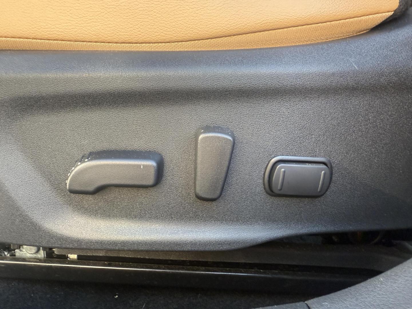 2022 Gray /Brown Nissan Sentra SV (3N1AB8CV3NY) with an 1.8L I4 SFI DOHC 16V engine, Automatic transmission, located at 547 E. Main St., Orwell, OH, 44076, (440) 437-5893, 41.535435, -80.847855 - Upgrade your daily drive with this 2022 Nissan Sentra SV, featuring the desirable SV Premium Package. Enjoy impressive efficiency with a 2.0L I4 engine delivering up to 39 MPG on the highway and 33 MPG combined. The refined interior boasts leather seating, a power driver’s seat, heated front seats - Photo#19