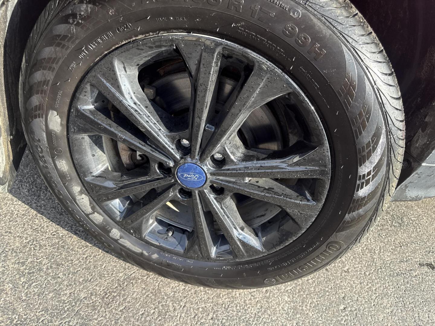 2018 Red /Black Ford Escape SE 4WD (1FMCU9GD5JU) with an 1.5L I4 DOHC 16V TURBO engine, Automatic transmission, located at 547 E. Main St., Orwell, OH, 44076, (440) 437-5893, 41.535435, -80.847855 - This 2018 Ford Escape SE 4WD is ready to roll with style, efficiency, and all the modern must-haves – your perfect everyday adventure machine! Powered by a peppy 1.5L I4 Turbocharged EcoBoost engine delivering smooth, responsive power through a slick 6-speed automatic transmission and confident 4 - Photo#31