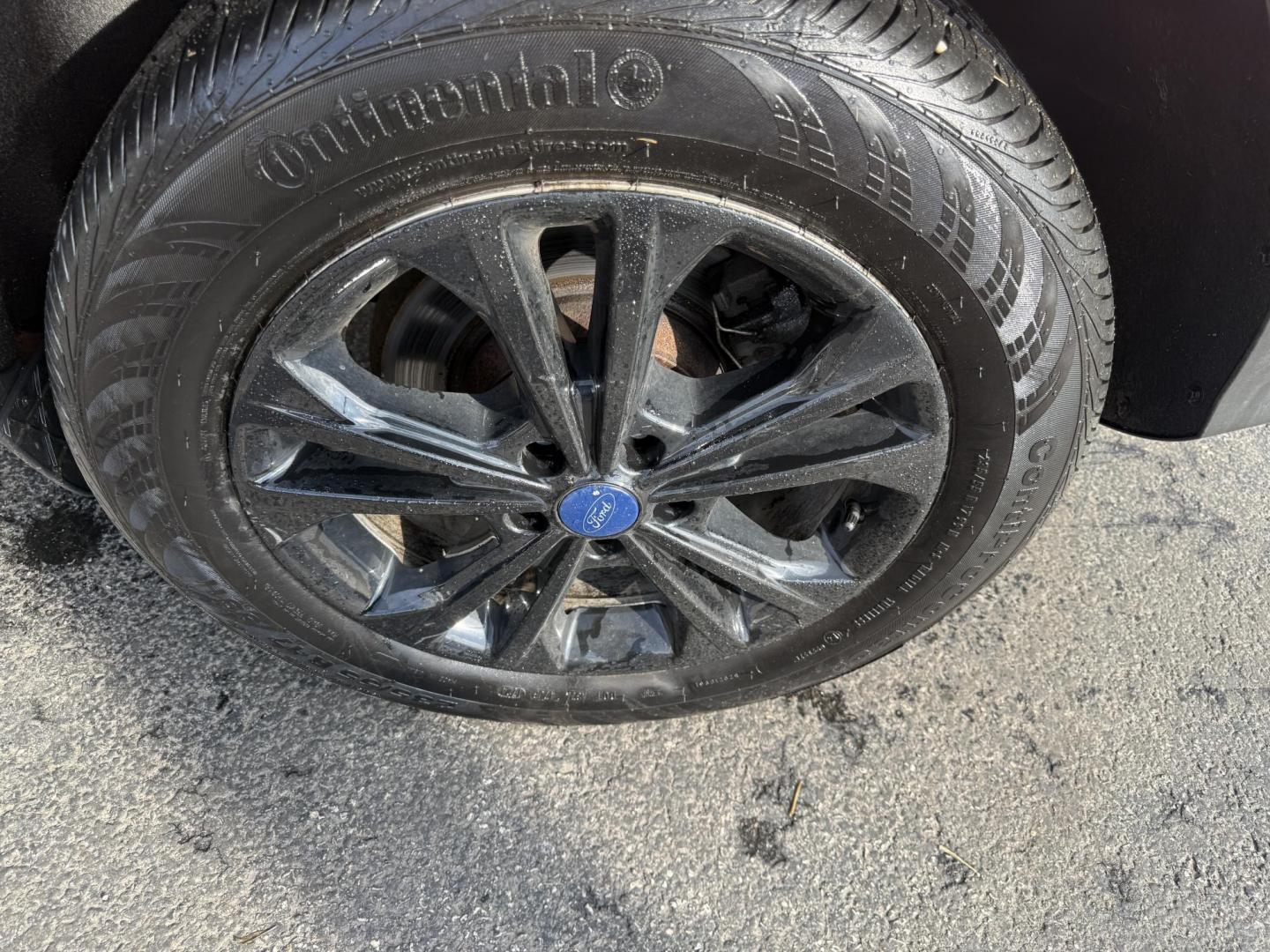 2018 Red /Black Ford Escape SE 4WD (1FMCU9GD5JU) with an 1.5L I4 DOHC 16V TURBO engine, Automatic transmission, located at 547 E. Main St., Orwell, OH, 44076, (440) 437-5893, 41.535435, -80.847855 - This 2018 Ford Escape SE 4WD is ready to roll with style, efficiency, and all the modern must-haves – your perfect everyday adventure machine! Powered by a peppy 1.5L I4 Turbocharged EcoBoost engine delivering smooth, responsive power through a slick 6-speed automatic transmission and confident 4 - Photo#29