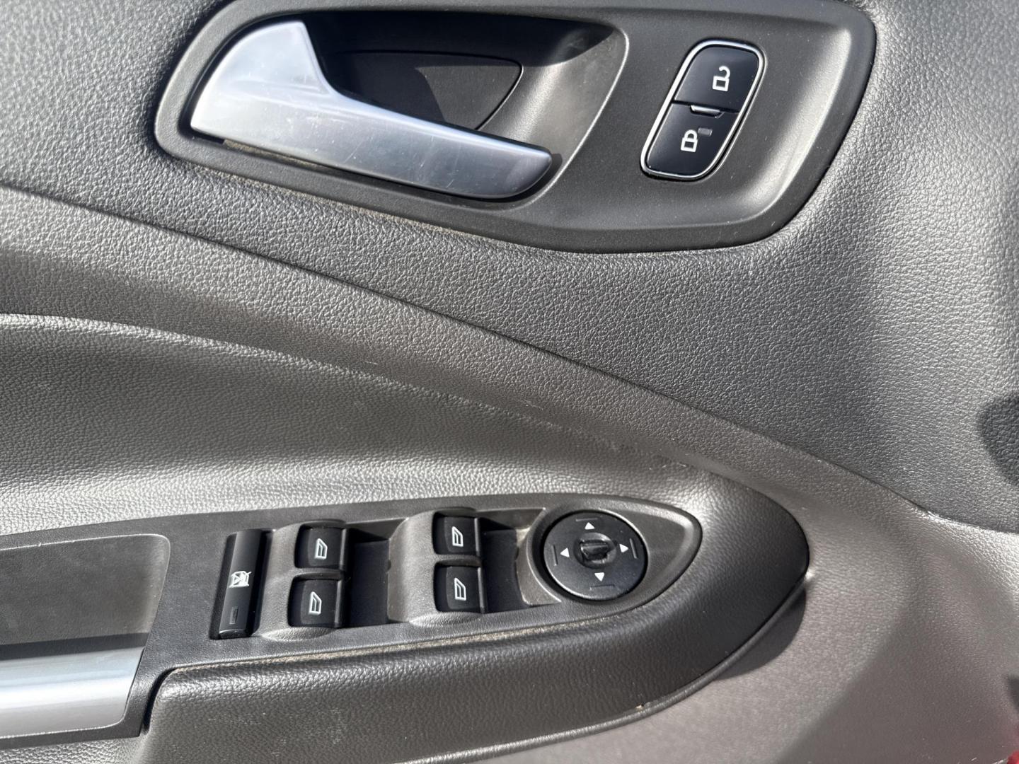 2018 Red /Black Ford Escape SE 4WD (1FMCU9GD5JU) with an 1.5L I4 DOHC 16V TURBO engine, Automatic transmission, located at 547 E. Main St., Orwell, OH, 44076, (440) 437-5893, 41.535435, -80.847855 - This 2018 Ford Escape SE 4WD is ready to roll with style, efficiency, and all the modern must-haves – your perfect everyday adventure machine! Powered by a peppy 1.5L I4 Turbocharged EcoBoost engine delivering smooth, responsive power through a slick 6-speed automatic transmission and confident 4 - Photo#9