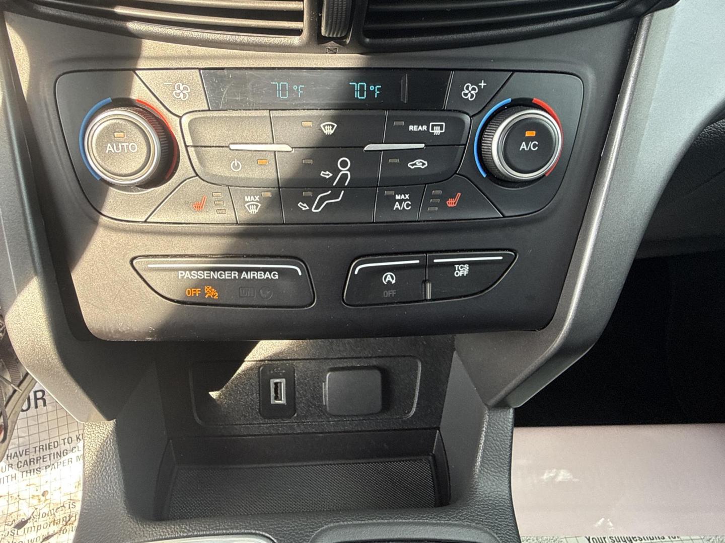 2018 Red /Black Ford Escape SE 4WD (1FMCU9GD5JU) with an 1.5L I4 DOHC 16V TURBO engine, Automatic transmission, located at 547 E. Main St., Orwell, OH, 44076, (440) 437-5893, 41.535435, -80.847855 - This 2018 Ford Escape SE 4WD is ready to roll with style, efficiency, and all the modern must-haves – your perfect everyday adventure machine! Powered by a peppy 1.5L I4 Turbocharged EcoBoost engine delivering smooth, responsive power through a slick 6-speed automatic transmission and confident 4 - Photo#16