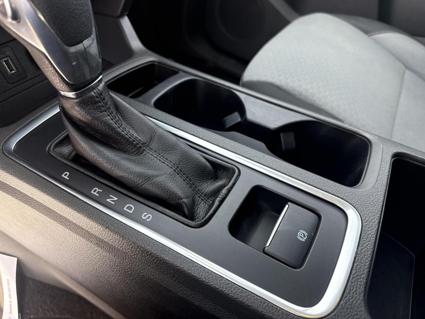 2018 Red /Black Ford Escape SE 4WD (1FMCU9GD5JU) with an 1.5L I4 DOHC 16V TURBO engine, Automatic transmission, located at 547 E. Main St., Orwell, OH, 44076, (440) 437-5893, 41.535435, -80.847855 - This 2018 Ford Escape SE 4WD is ready to roll with style, efficiency, and all the modern must-haves – your perfect everyday adventure machine! Powered by a peppy 1.5L I4 Turbocharged EcoBoost engine delivering smooth, responsive power through a slick 6-speed automatic transmission and confident 4 - Photo#32