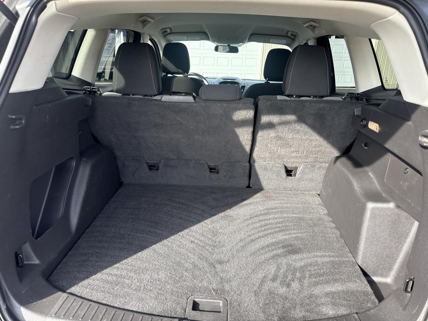 2018 Red /Black Ford Escape SE 4WD (1FMCU9GD5JU) with an 1.5L I4 DOHC 16V TURBO engine, Automatic transmission, located at 547 E. Main St., Orwell, OH, 44076, (440) 437-5893, 41.535435, -80.847855 - This 2018 Ford Escape SE 4WD is ready to roll with style, efficiency, and all the modern must-haves – your perfect everyday adventure machine! Powered by a peppy 1.5L I4 Turbocharged EcoBoost engine delivering smooth, responsive power through a slick 6-speed automatic transmission and confident 4 - Photo#21