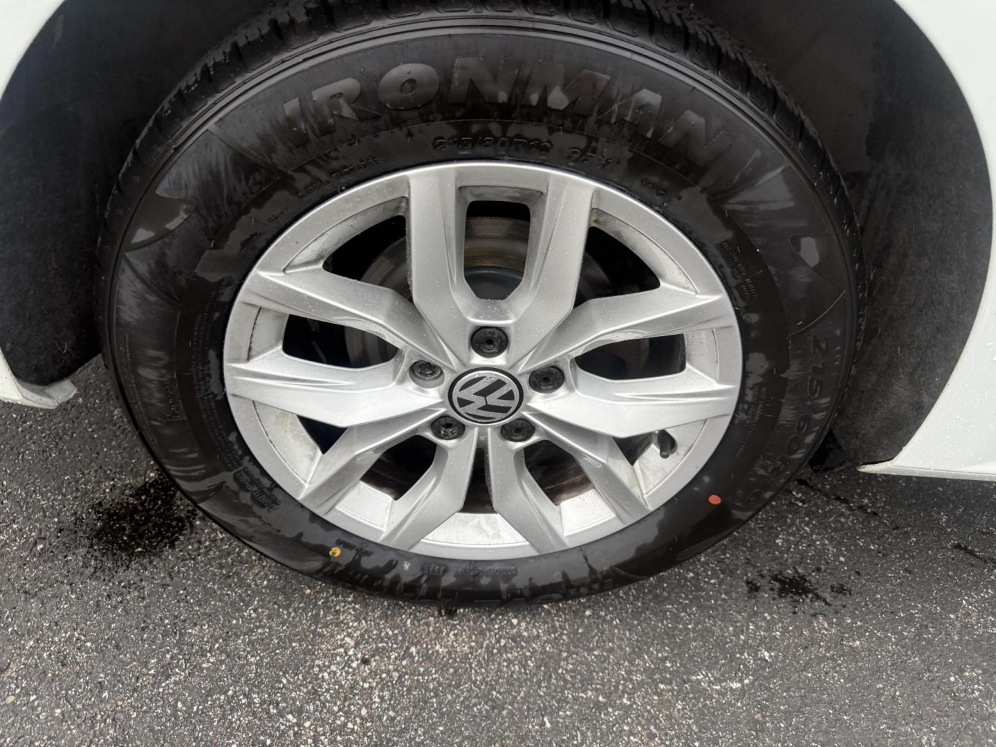 2018 White /Black Volkswagen Passat S (1VWAA7A3XJC) with an 2.0L I4 DOHC 16V Turbo engine, 6A transmission, located at 11115 Chardon Rd. , Chardon, OH, 44024, (440) 214-9705, 41.580246, -81.241943 - Experience comfort and efficiency in this 2018 Volkswagen Passat S. Equipped with a turbocharged 2.0L TSI engine and 6-speed automatic transmission, this sedan delivers a smooth ride and outstanding fuel economy—up to 36 MPG on the highway. Enjoy peace of mind with advanced safety features like bl - Photo#6