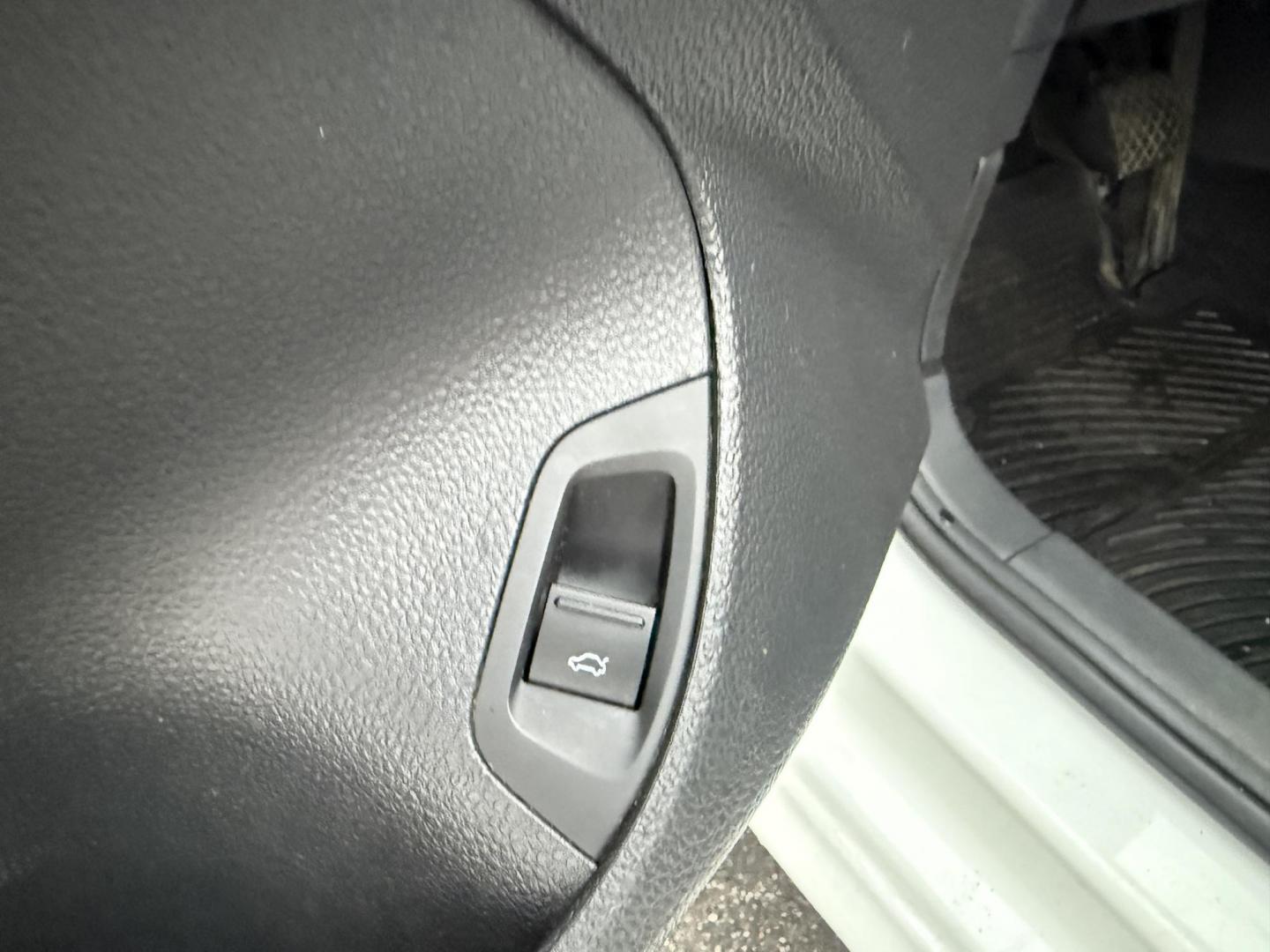 2018 White /Black Volkswagen Passat S (1VWAA7A3XJC) with an 2.0L I4 DOHC 16V Turbo engine, 6A transmission, located at 11115 Chardon Rd. , Chardon, OH, 44024, (440) 214-9705, 41.580246, -81.241943 - Experience comfort and efficiency in this 2018 Volkswagen Passat S. Equipped with a turbocharged 2.0L TSI engine and 6-speed automatic transmission, this sedan delivers a smooth ride and outstanding fuel economy—up to 36 MPG on the highway. Enjoy peace of mind with advanced safety features like bl - Photo#19