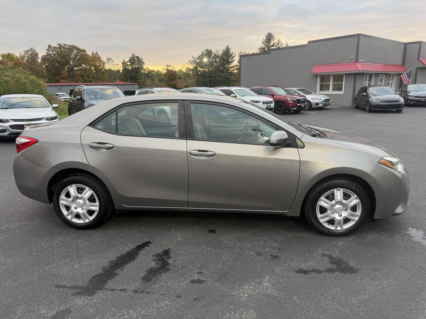 2016 Gray /Tan Toyota Corolla LE (2T1BURHE6GC) with an 1.8L I4 DOHC 16V engine, Automatic transmission, located at 11115 Chardon Rd. , Chardon, OH, 44024, (440) 214-9705, 41.580246, -81.241943 - Enjoy reliability, efficiency, and comfort in this 2016 Toyota Corolla LE. Powered by a fuel-efficient 1.8L I4 engine, this sedan delivers up to 37 MPG on the highway and features selectable ECO and Sport modes for a personalized driving experience. The well-appointed interior includes single zone a - Photo#5
