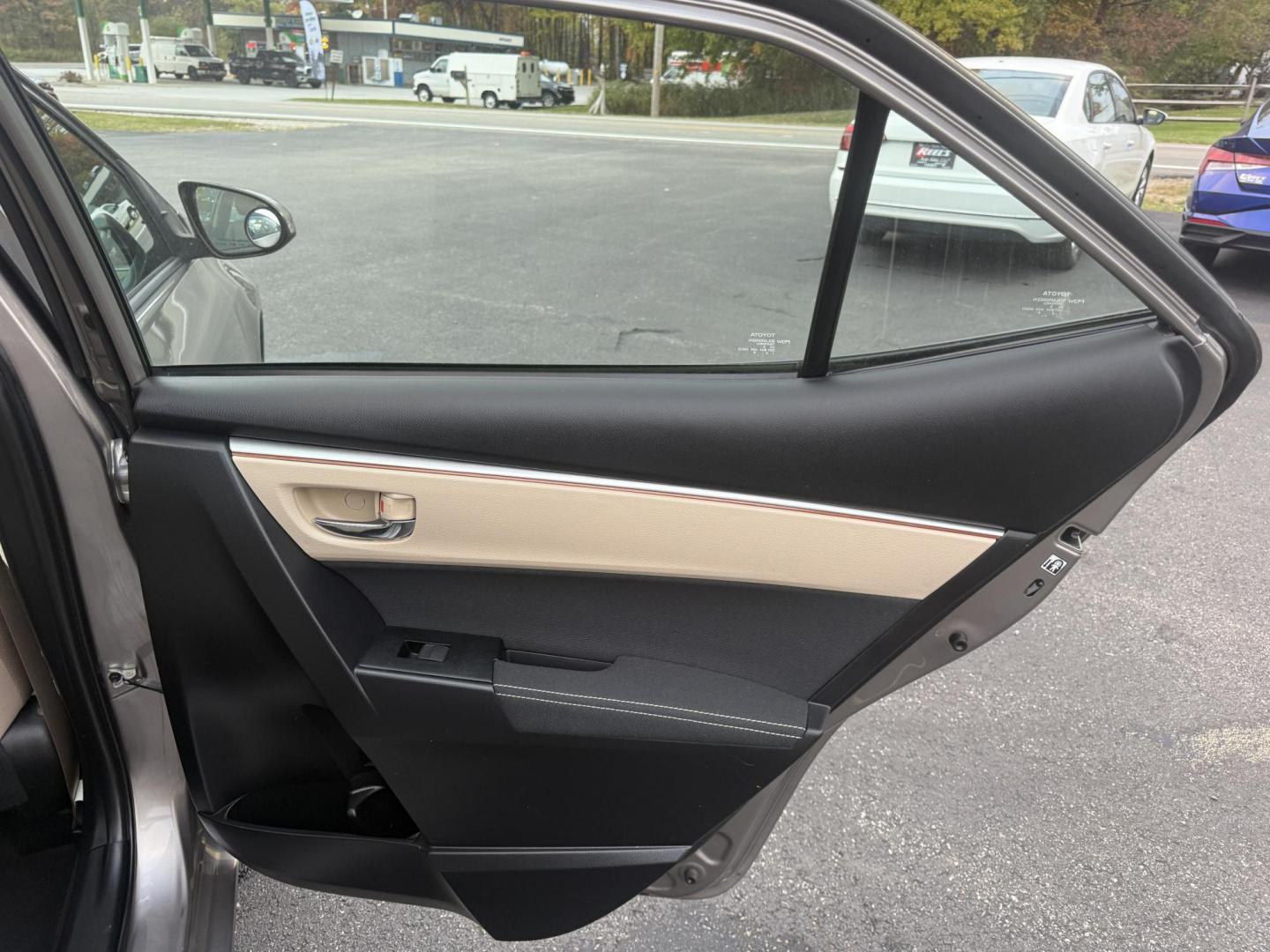2016 Gray /Tan Toyota Corolla LE (2T1BURHE6GC) with an 1.8L I4 DOHC 16V engine, Automatic transmission, located at 11115 Chardon Rd. , Chardon, OH, 44024, (440) 214-9705, 41.580246, -81.241943 - Enjoy reliability, efficiency, and comfort in this 2016 Toyota Corolla LE. Powered by a fuel-efficient 1.8L I4 engine, this sedan delivers up to 37 MPG on the highway and features selectable ECO and Sport modes for a personalized driving experience. The well-appointed interior includes single zone a - Photo#32