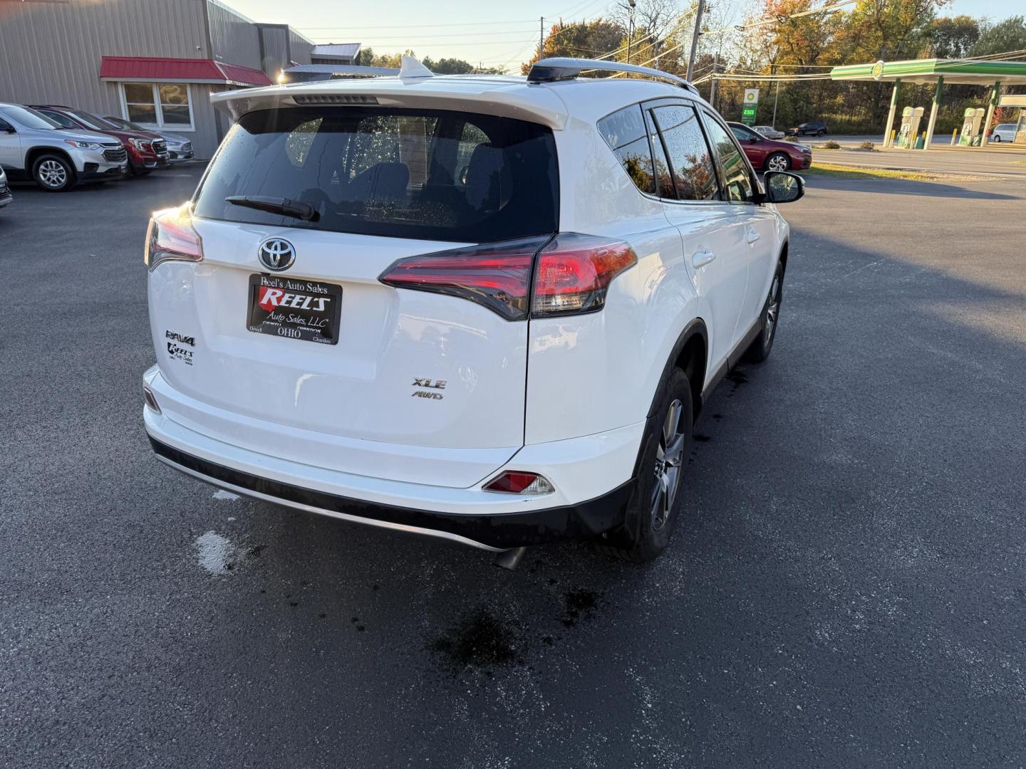 2017 White /Black Toyota RAV4 XLE AWD (JTMRFREV9HJ) with an 2.5LI4 DOHC 16V engine, 6A transmission, located at 11115 Chardon Rd. , Chardon, OH, 44024, (440) 214-9705, 41.580246, -81.241943 - 2017 Toyota RAV4 XLE AWD – Efficient, Smart, and Ready for Adventure Take on any journey with confidence in this 2017 Toyota RAV4 XLE AWD. Powered by a fuel-efficient 2.5L I4 engine and 6-speed automatic transmission, this SUV delivers 28 MPG on the highway, while Sport and ECO modes let you ta - Photo#7