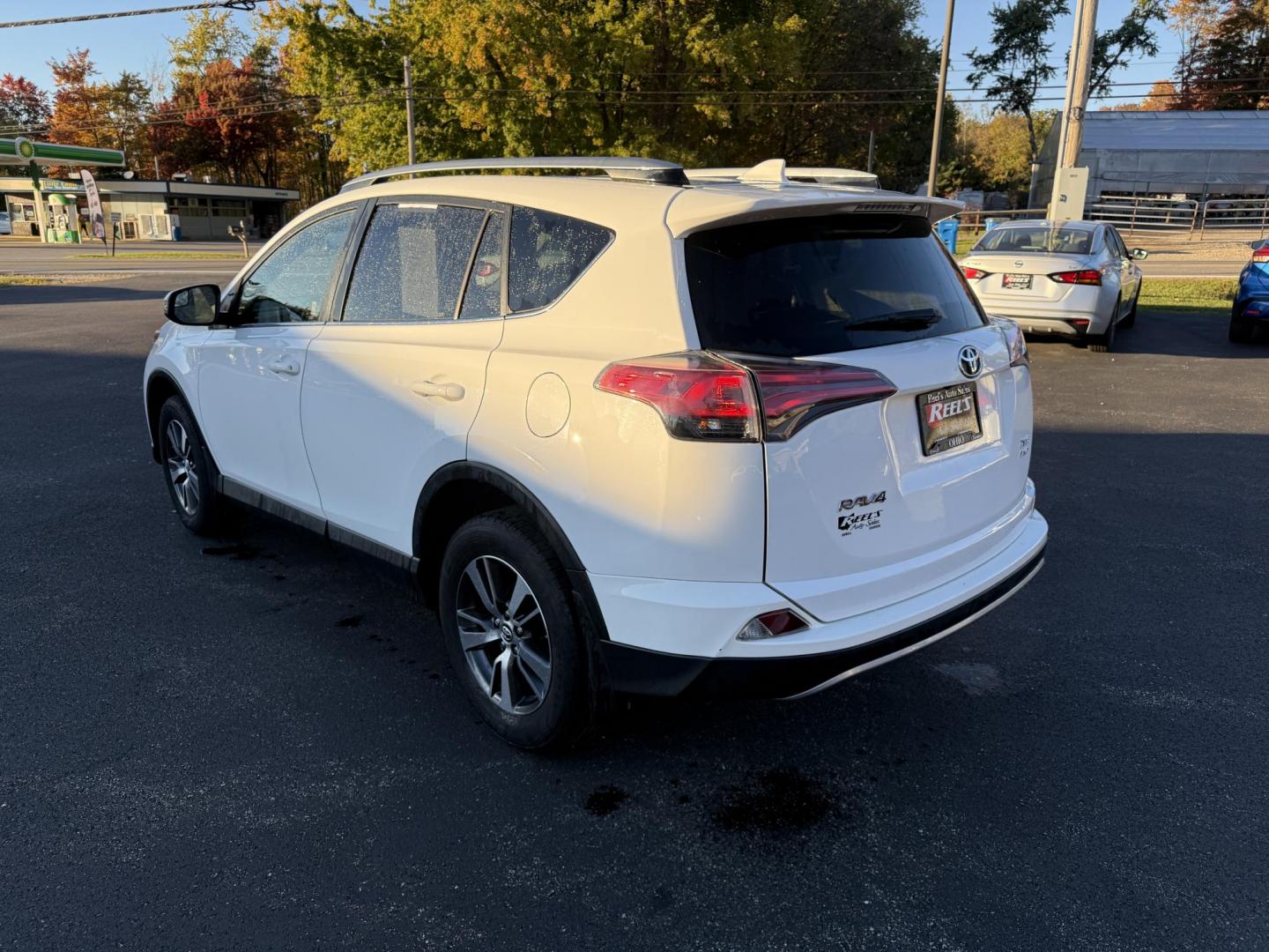 2017 White /Black Toyota RAV4 XLE AWD (JTMRFREV9HJ) with an 2.5LI4 DOHC 16V engine, 6A transmission, located at 11115 Chardon Rd. , Chardon, OH, 44024, (440) 214-9705, 41.580246, -81.241943 - 2017 Toyota RAV4 XLE AWD – Efficient, Smart, and Ready for Adventure Take on any journey with confidence in this 2017 Toyota RAV4 XLE AWD. Powered by a fuel-efficient 2.5L I4 engine and 6-speed automatic transmission, this SUV delivers 28 MPG on the highway, while Sport and ECO modes let you ta - Photo#9