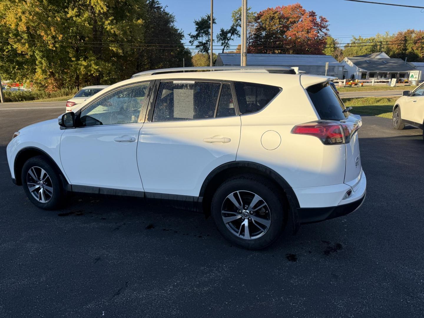 2017 White /Black Toyota RAV4 XLE AWD (JTMRFREV9HJ) with an 2.5LI4 DOHC 16V engine, 6A transmission, located at 11115 Chardon Rd. , Chardon, OH, 44024, (440) 214-9705, 41.580246, -81.241943 - 2017 Toyota RAV4 XLE AWD – Efficient, Smart, and Ready for Adventure Take on any journey with confidence in this 2017 Toyota RAV4 XLE AWD. Powered by a fuel-efficient 2.5L I4 engine and 6-speed automatic transmission, this SUV delivers 28 MPG on the highway, while Sport and ECO modes let you ta - Photo#10