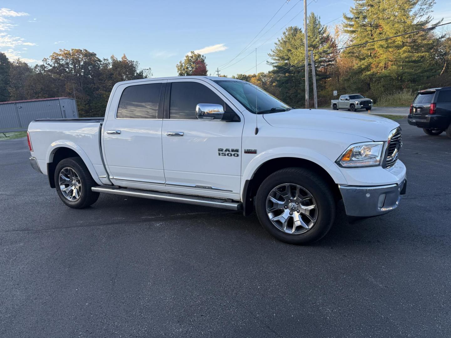 2017 White /Black RAM 1500 Limited Crew Cab SWB 4WD (1C6RR7PT4HS) with an 5.7L V8 OHV 16V engine, 8A transmission, located at 11115 Chardon Rd. , Chardon, OH, 44024, (440) 214-9705, 41.580246, -81.241943 - 2017 Ram 1500 Crew Cab Limited 4WD – Luxury and Power Combined Experience top-tier performance and comfort in this 2017 Ram 1500 Crew Cab Limited 4WD. Powered by a legendary 5.7L HEMI V8 engine with 395 HP and 410 lb-ft of torque, this truck offers an 8-speed automatic transmission, on-demand 4 - Photo#3
