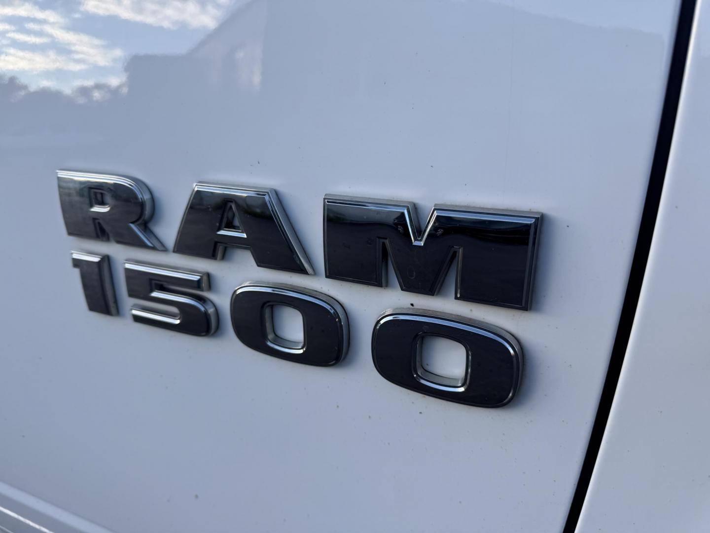 2017 White /Black RAM 1500 Limited Crew Cab SWB 4WD (1C6RR7PT4HS) with an 5.7L V8 OHV 16V engine, 8A transmission, located at 11115 Chardon Rd. , Chardon, OH, 44024, (440) 214-9705, 41.580246, -81.241943 - 2017 Ram 1500 Crew Cab Limited 4WD – Luxury and Power Combined Experience top-tier performance and comfort in this 2017 Ram 1500 Crew Cab Limited 4WD. Powered by a legendary 5.7L HEMI V8 engine with 395 HP and 410 lb-ft of torque, this truck offers an 8-speed automatic transmission, on-demand 4 - Photo#6