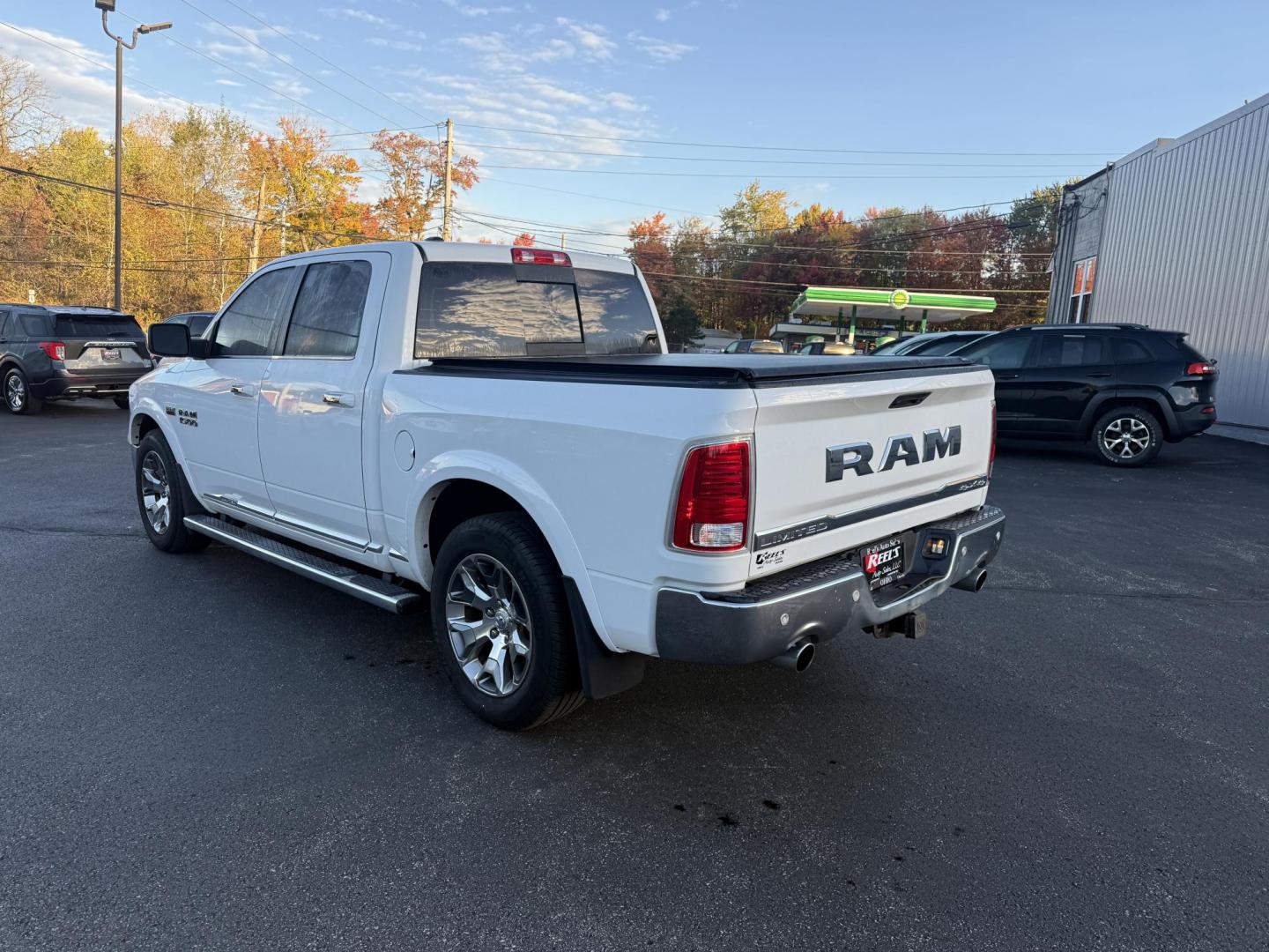 2017 White /Black RAM 1500 Limited Crew Cab SWB 4WD (1C6RR7PT4HS) with an 5.7L V8 OHV 16V engine, 8A transmission, located at 11115 Chardon Rd. , Chardon, OH, 44024, (440) 214-9705, 41.580246, -81.241943 - 2017 Ram 1500 Crew Cab Limited 4WD – Luxury and Power Combined Experience top-tier performance and comfort in this 2017 Ram 1500 Crew Cab Limited 4WD. Powered by a legendary 5.7L HEMI V8 engine with 395 HP and 410 lb-ft of torque, this truck offers an 8-speed automatic transmission, on-demand 4 - Photo#13