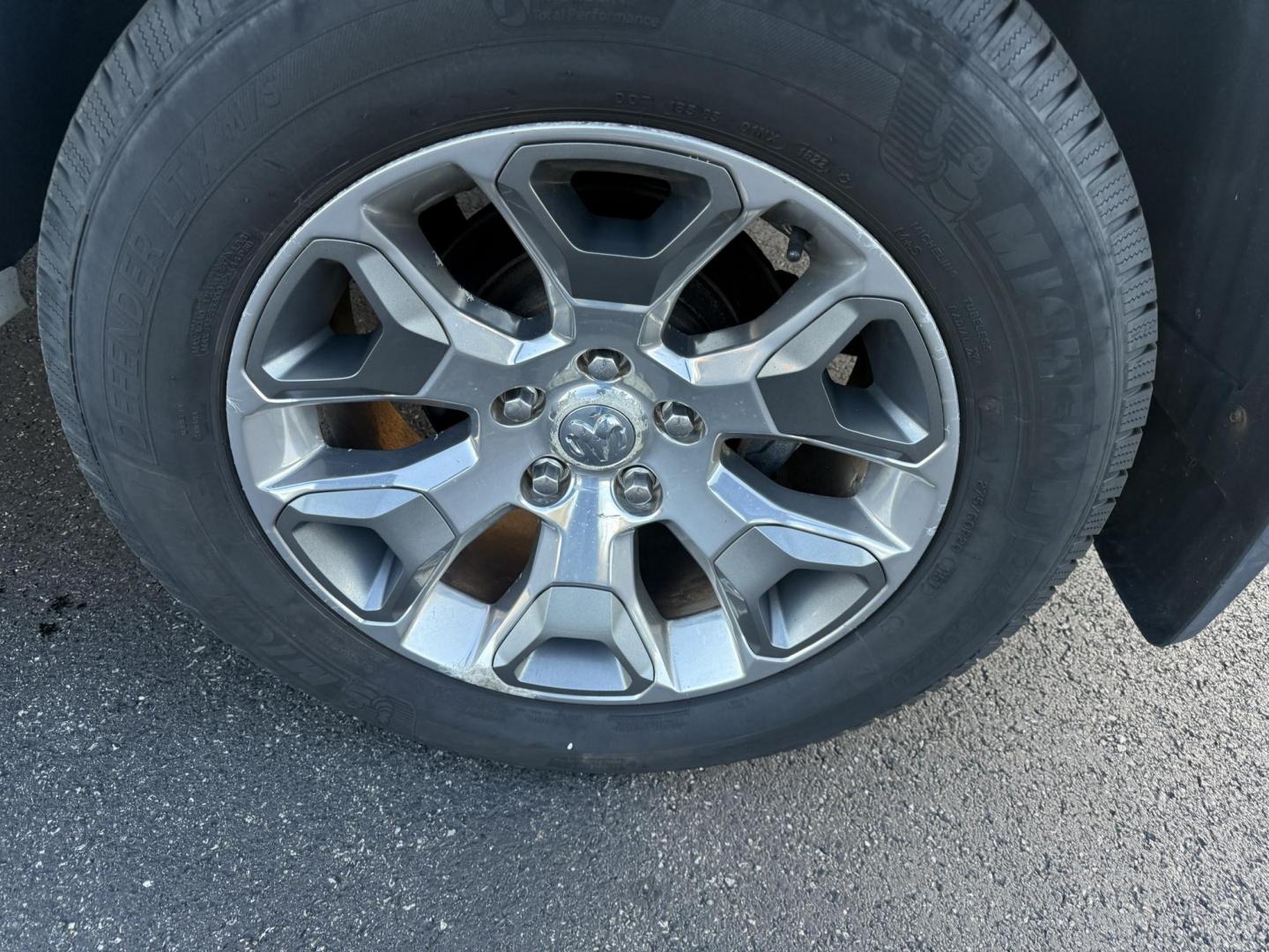 2017 White /Black RAM 1500 Limited Crew Cab SWB 4WD (1C6RR7PT4HS) with an 5.7L V8 OHV 16V engine, 8A transmission, located at 11115 Chardon Rd. , Chardon, OH, 44024, (440) 214-9705, 41.580246, -81.241943 - 2017 Ram 1500 Crew Cab Limited 4WD – Luxury and Power Combined Experience top-tier performance and comfort in this 2017 Ram 1500 Crew Cab Limited 4WD. Powered by a legendary 5.7L HEMI V8 engine with 395 HP and 410 lb-ft of torque, this truck offers an 8-speed automatic transmission, on-demand 4 - Photo#15